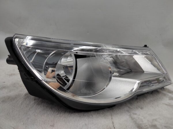 VOLKSWAGEN TIGUAN 2007-2011 HALOGEN R.H.S HEADLIGHT ASSEMBLY