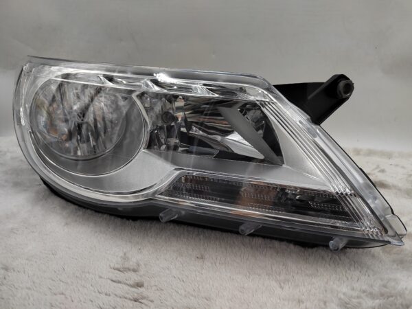 VOLKSWAGEN TIGUAN 2007-2011 HALOGEN R.H.S HEADLIGHT ASSEMBLY