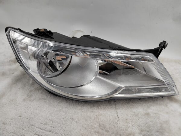 VOLKSWAGEN TIGUAN 2007-2011 HALOGEN R.H.S HEADLIGHT ASSEMBLY