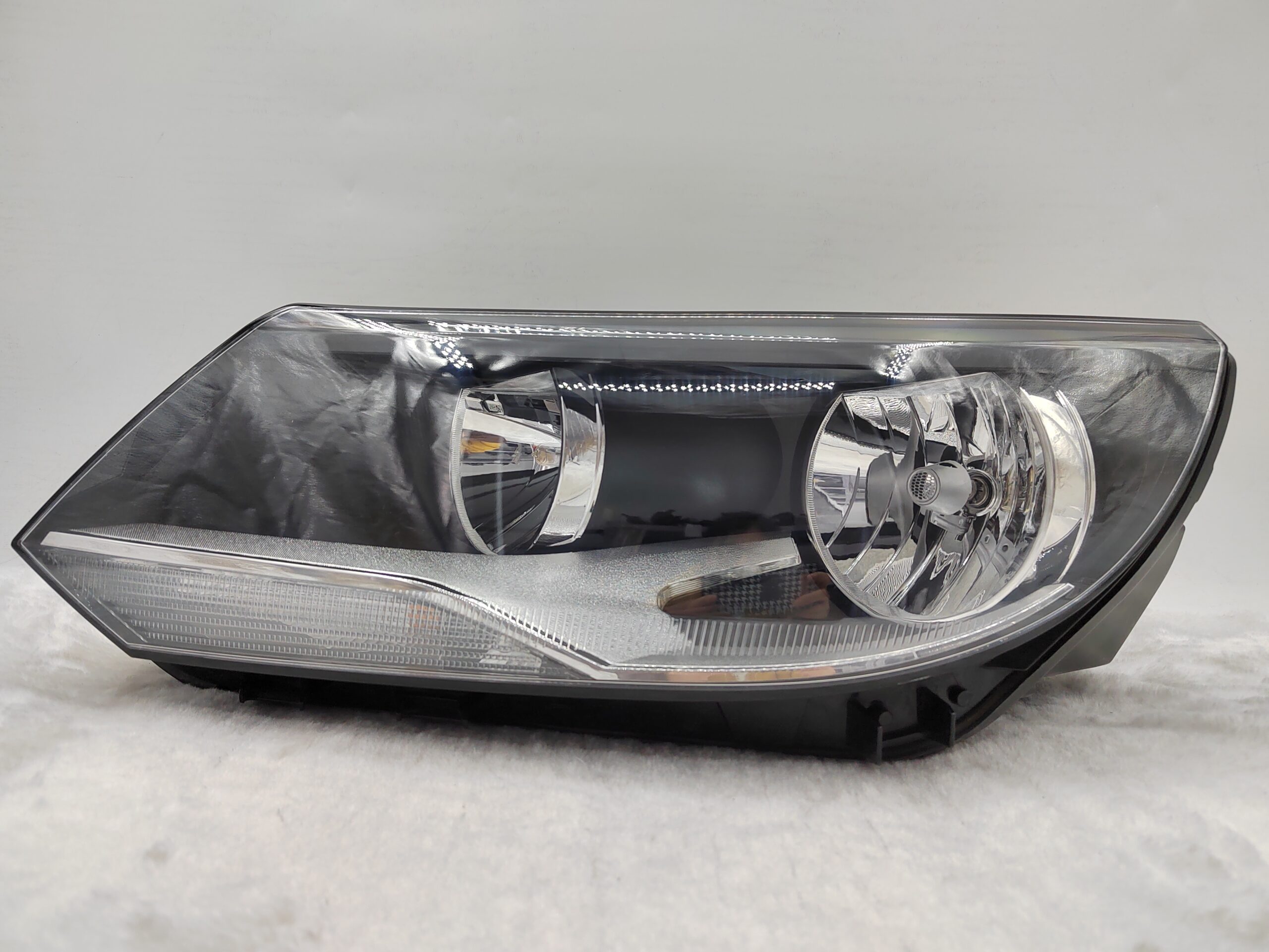 VOLKSWAGEN TIGUAN 2012-2016 HALOGEN L.H.S HEADLIGHT ASSEMBLY