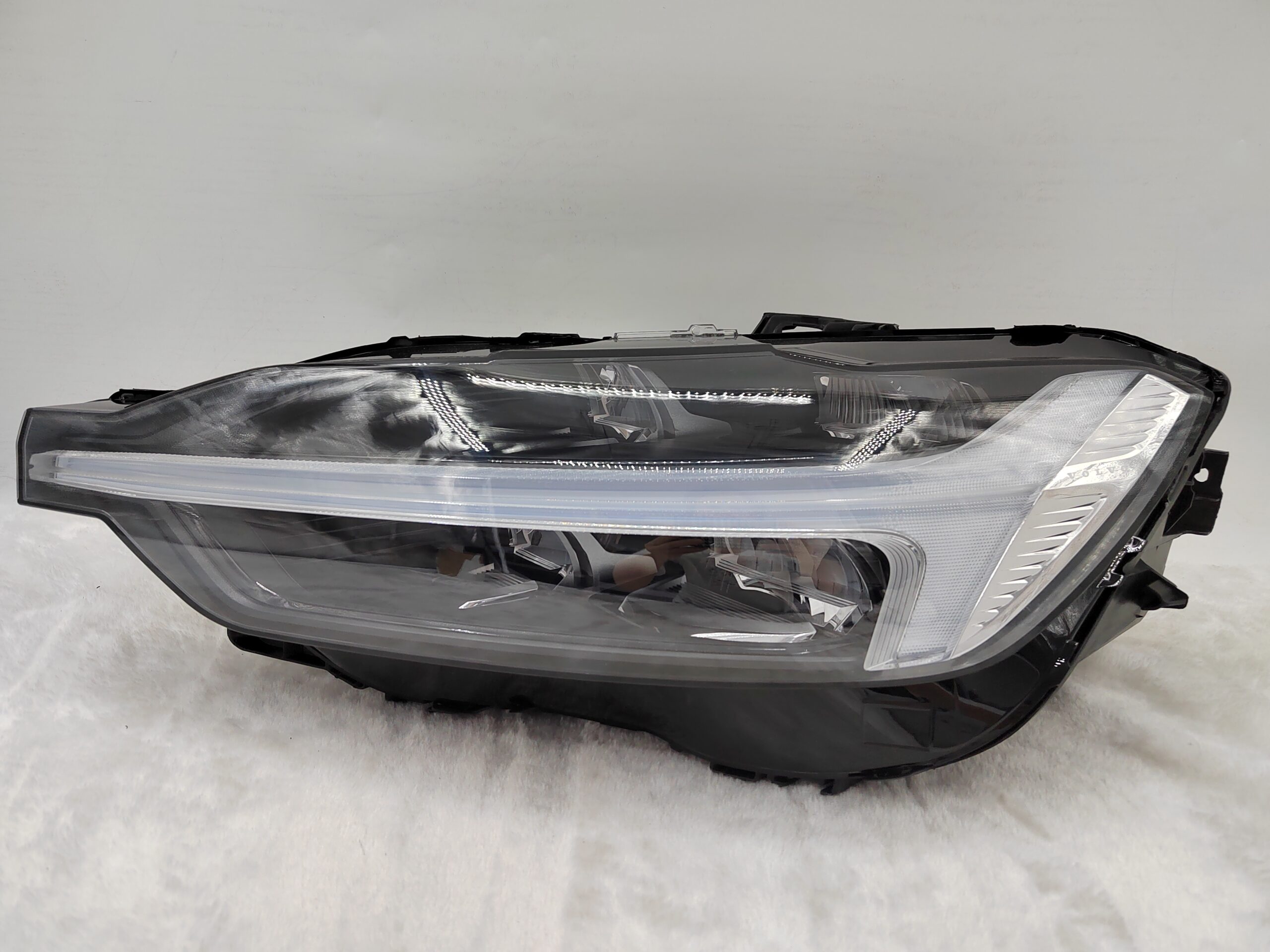 VOLVO XC60 D4 2018-2023 LED L.H.S HEADLIGHT ASSEMBLY