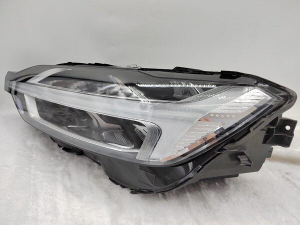 VOLVO XC60 D4 2018-2023 LED L.H.S HEADLIGHT ASSEMBLY