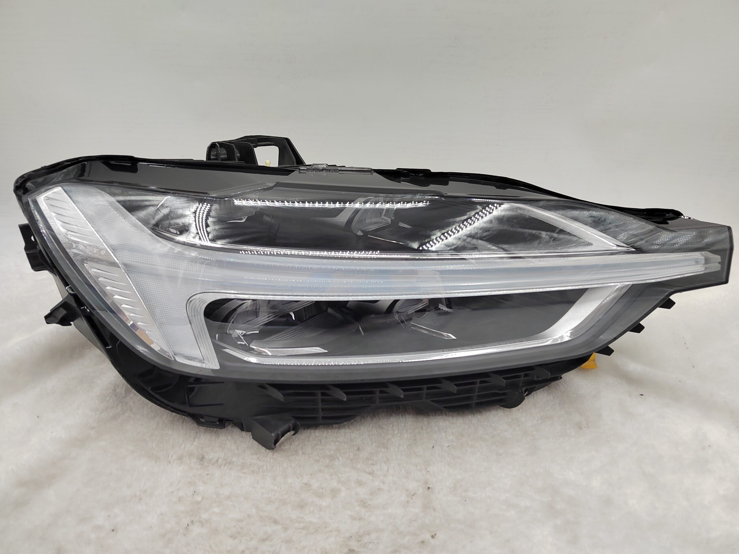 VOLVO XC60 D4 2018-2023 LED R.H.S HEADLIGHT ASSEMBLY