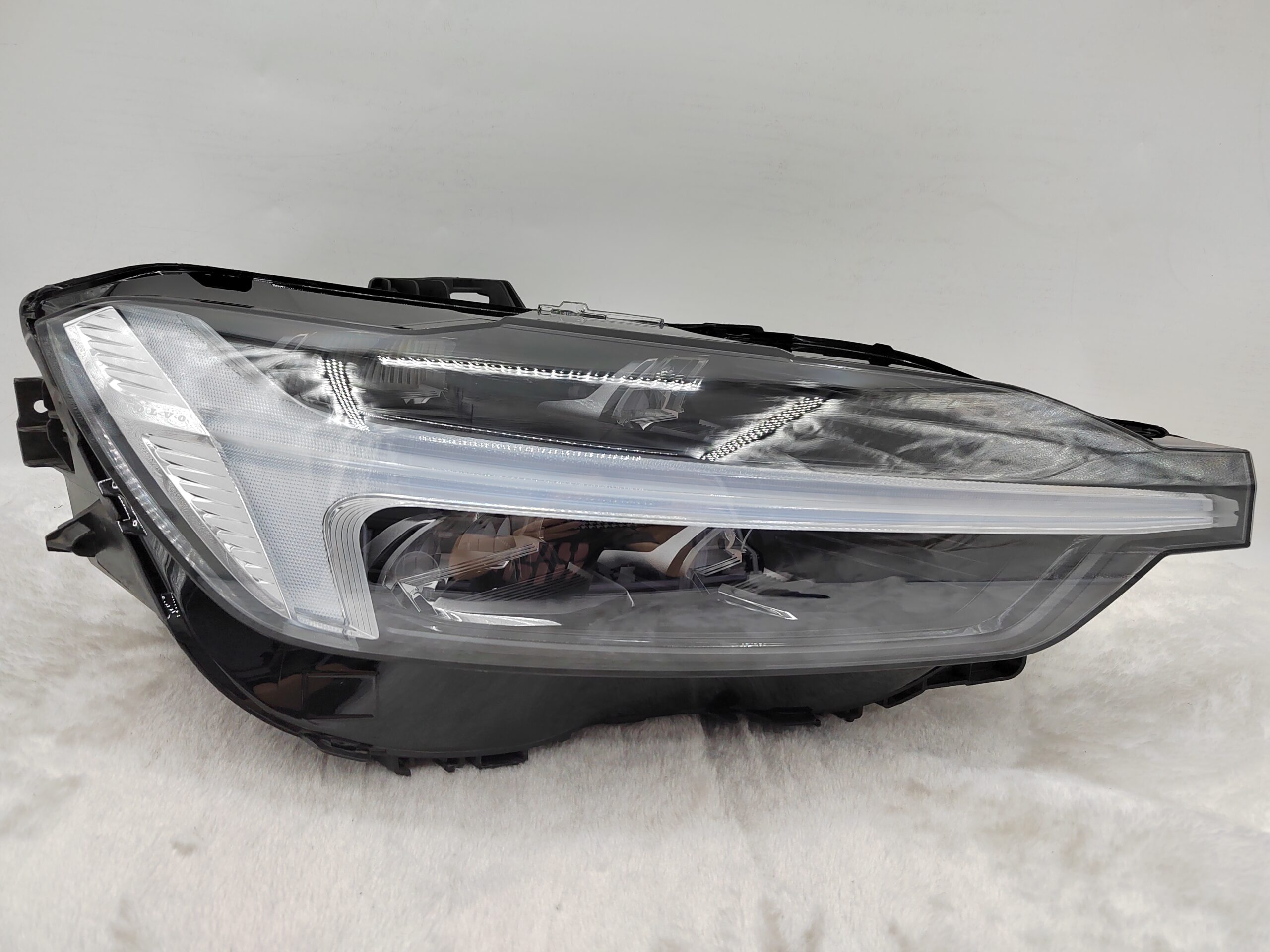 VOLVO XC60 D4 2018-2023 LED R.H.S HEADLIGHT ASSEMBLY