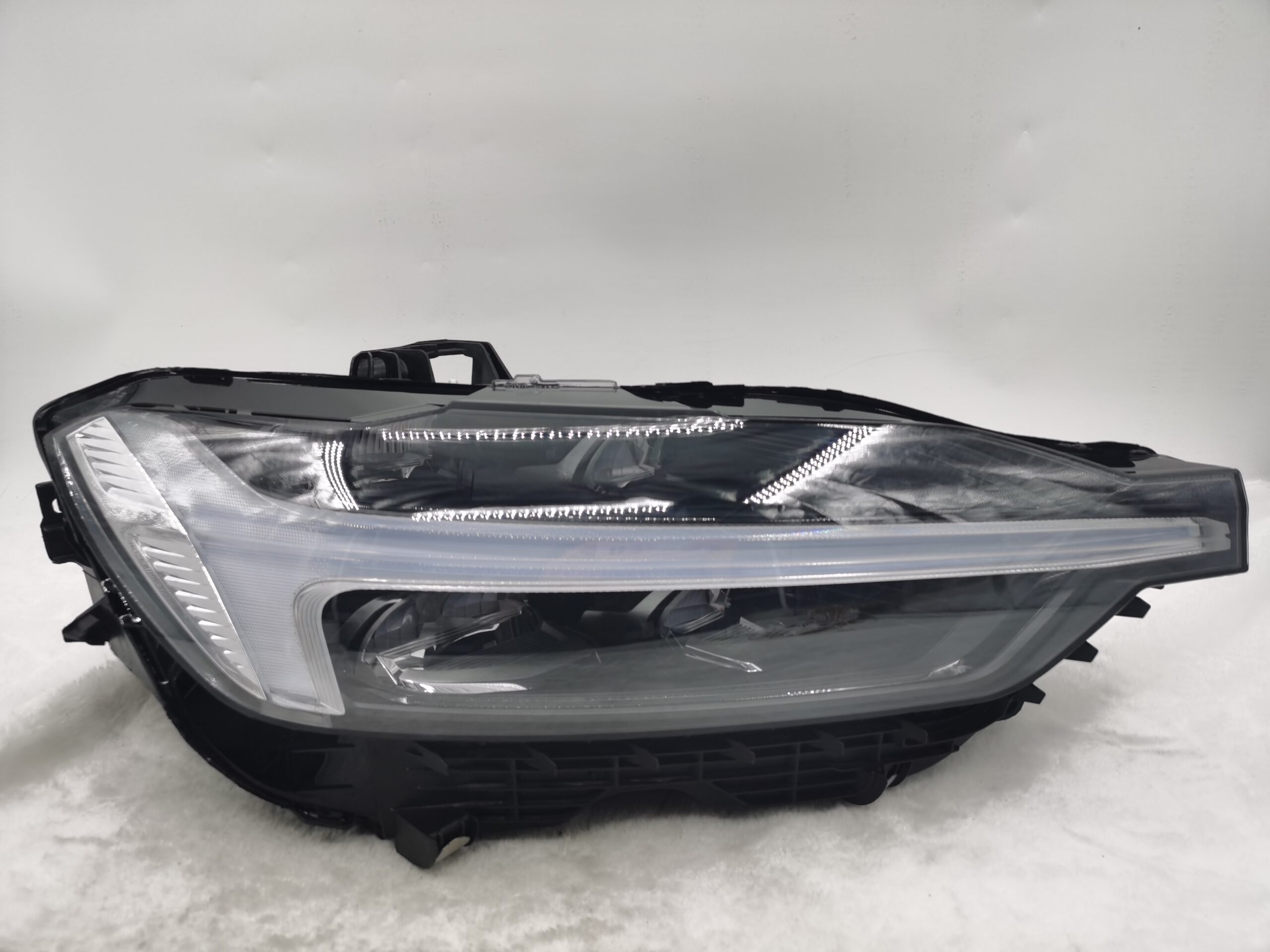 VOLVO XC60 D4 2018-2023 LED R.H.S HEADLIGHT ASSEMBLY