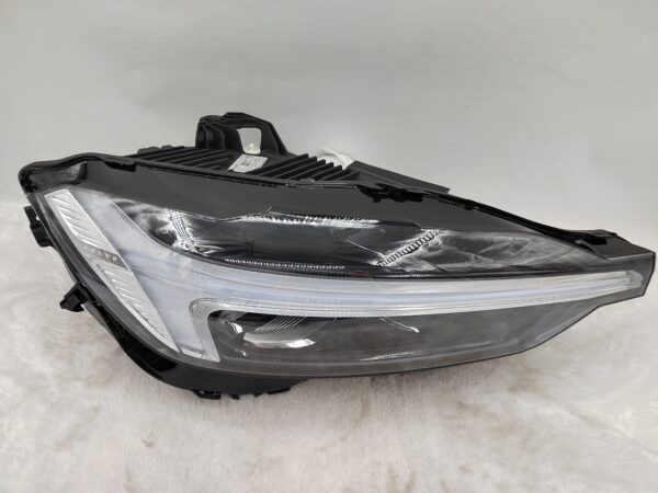 VOLVO XC60 D4 2018-2023 LED R.H.S HEADLIGHT ASSEMBLY