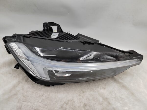 VOLVO XC60 D4 2018-2023 LED R.H.S HEADLIGHT ASSEMBLY