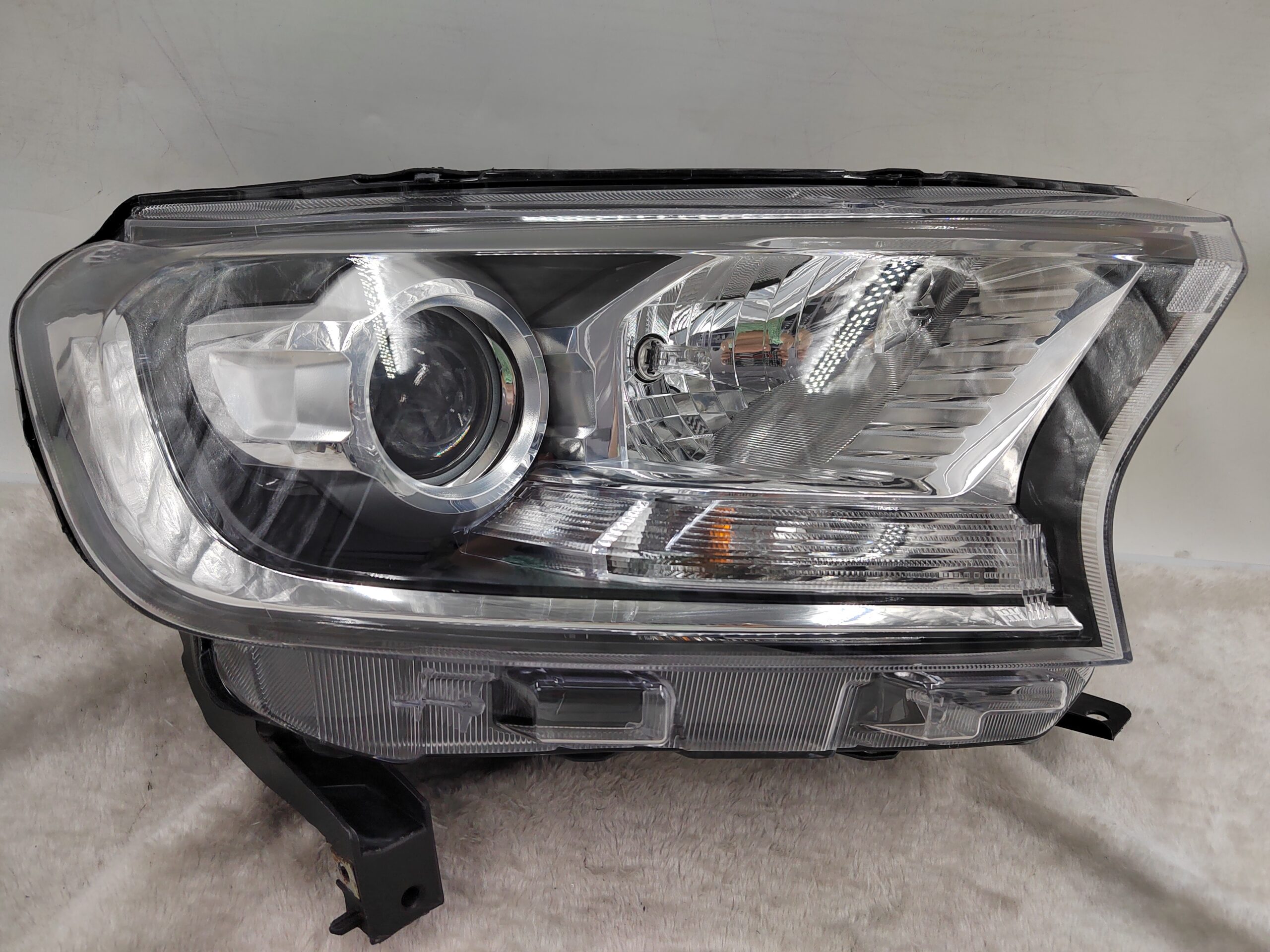 FORD EVEREST RANGER 2015-2019 LENS HALOGEN R.H.S HEADLIGHT ASSEMBLY