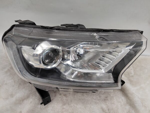 FORD EVEREST RANGER 2015-2019 XENON R.H.S HEADLIGHT ASSEMBLY