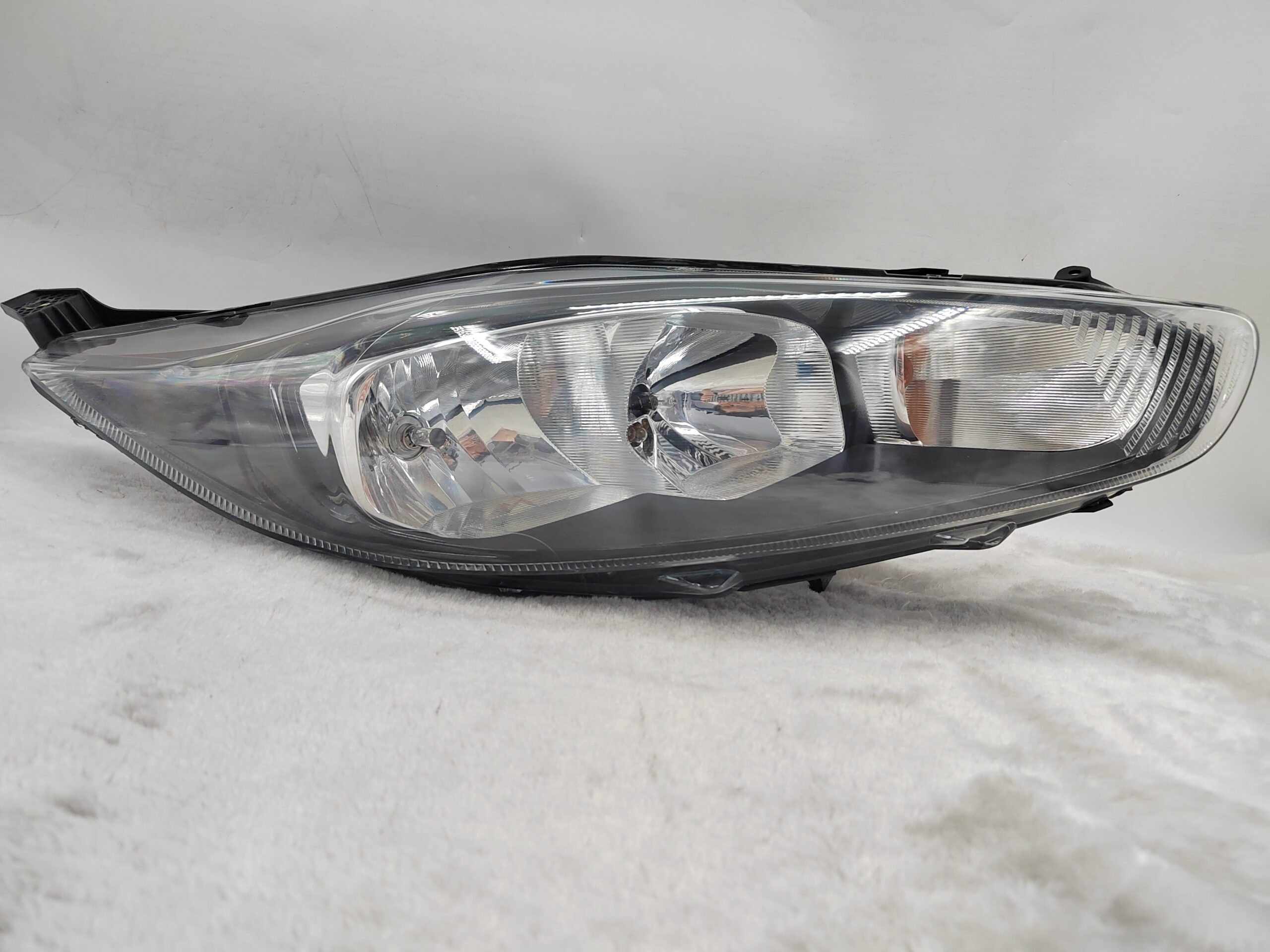 FORD FIESTA MK7 2013-2017 HALOGEN R.H.S HEADLIGHT ASSEMBLY