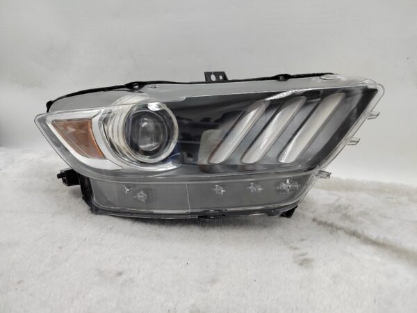 FORD MUSTANG 2015-2017 XENON R.H.S HEADLIGHT ASSEMBLY