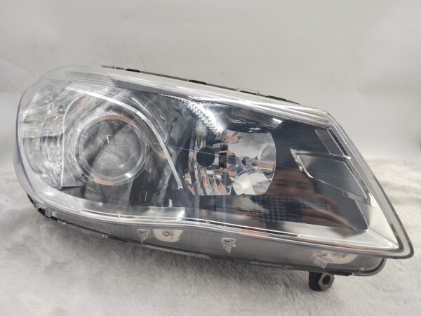 HOLDEN COMMODORE VF SV6 2013-2017 LENS HALOGEN R.H.S HEADLIGHT ASSEMBLY