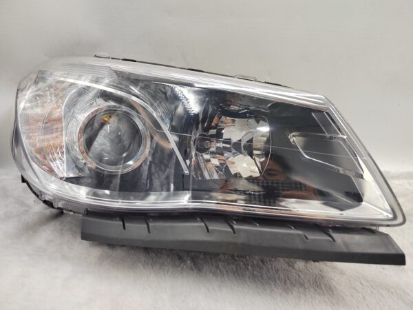 HOLDEN COMMODORE VF SV6 2013-2017 LENS HALOGEN R.H.S HEADLIGHT ASSEMBLY