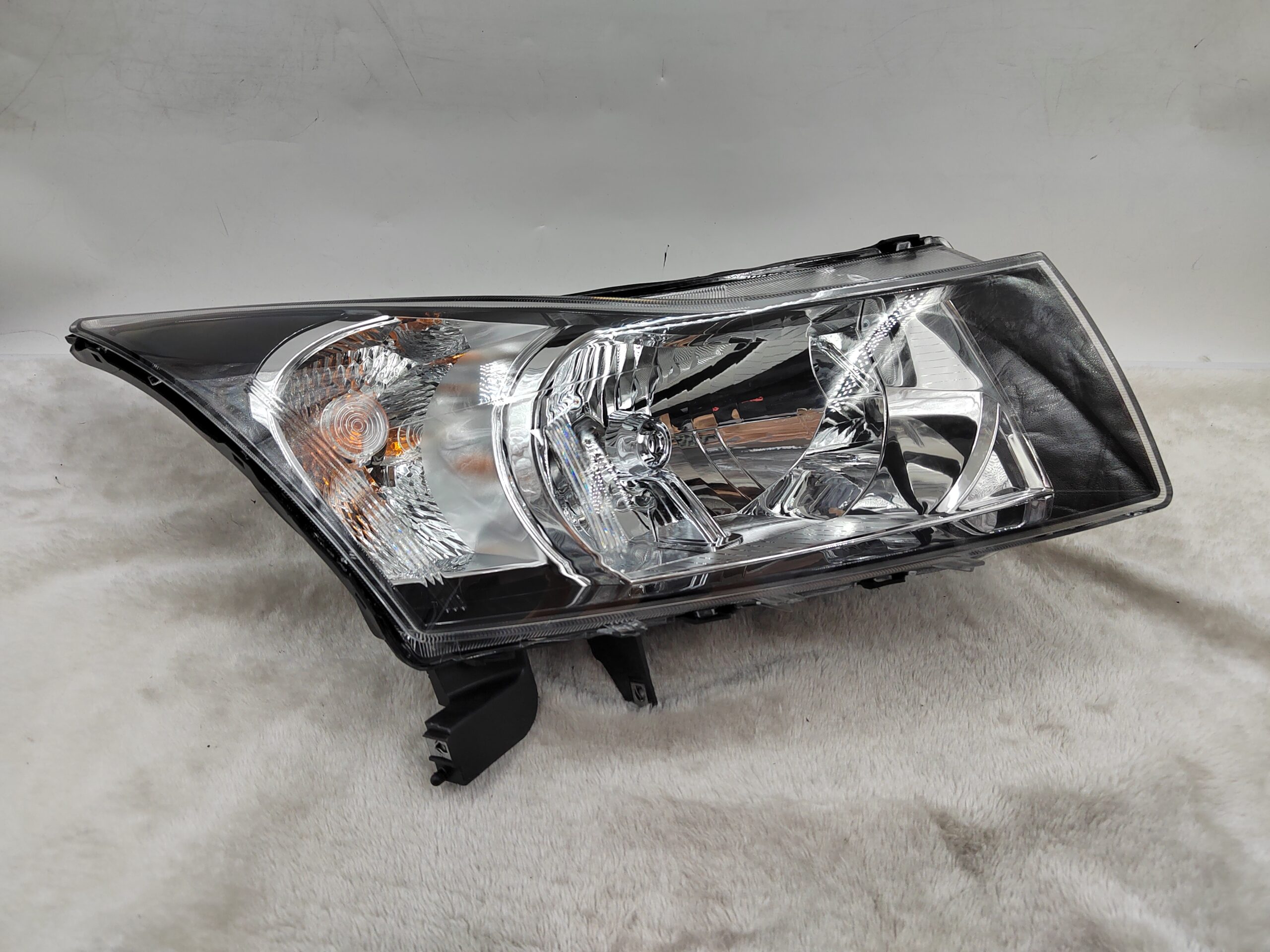 HOLDEN CRUZE 2008-2015 HALOGEN R.H.S HEADLIGHT ASSEMBLY