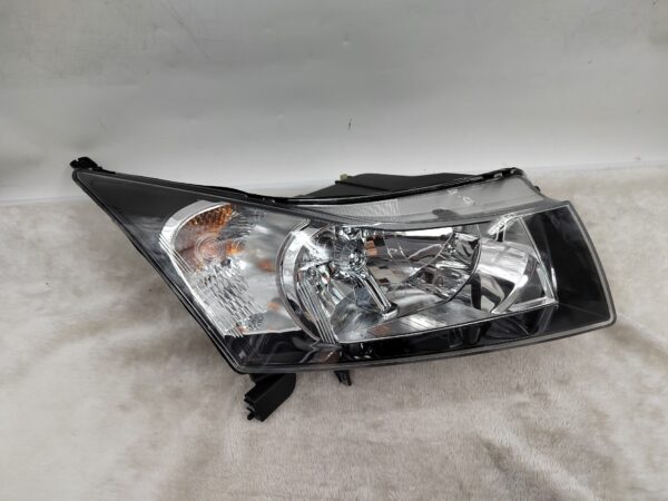 HOLDEN CRUZE 2008-2015 HALOGEN R.H.S HEADLIGHT ASSEMBLY