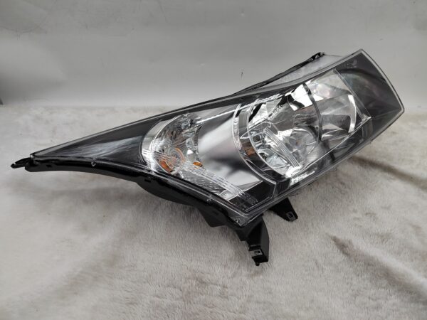 HOLDEN CRUZE 2008-2015 HALOGEN R.H.S HEADLIGHT ASSEMBLY