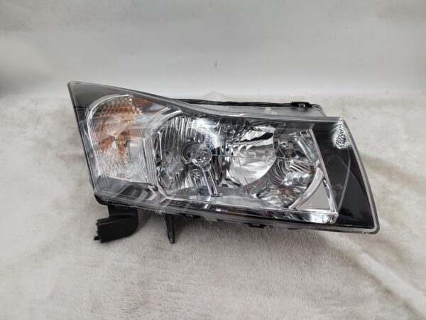 HOLDEN CRUZE 2008-2015 HALOGEN R.H.S HEADLIGHT ASSEMBLY