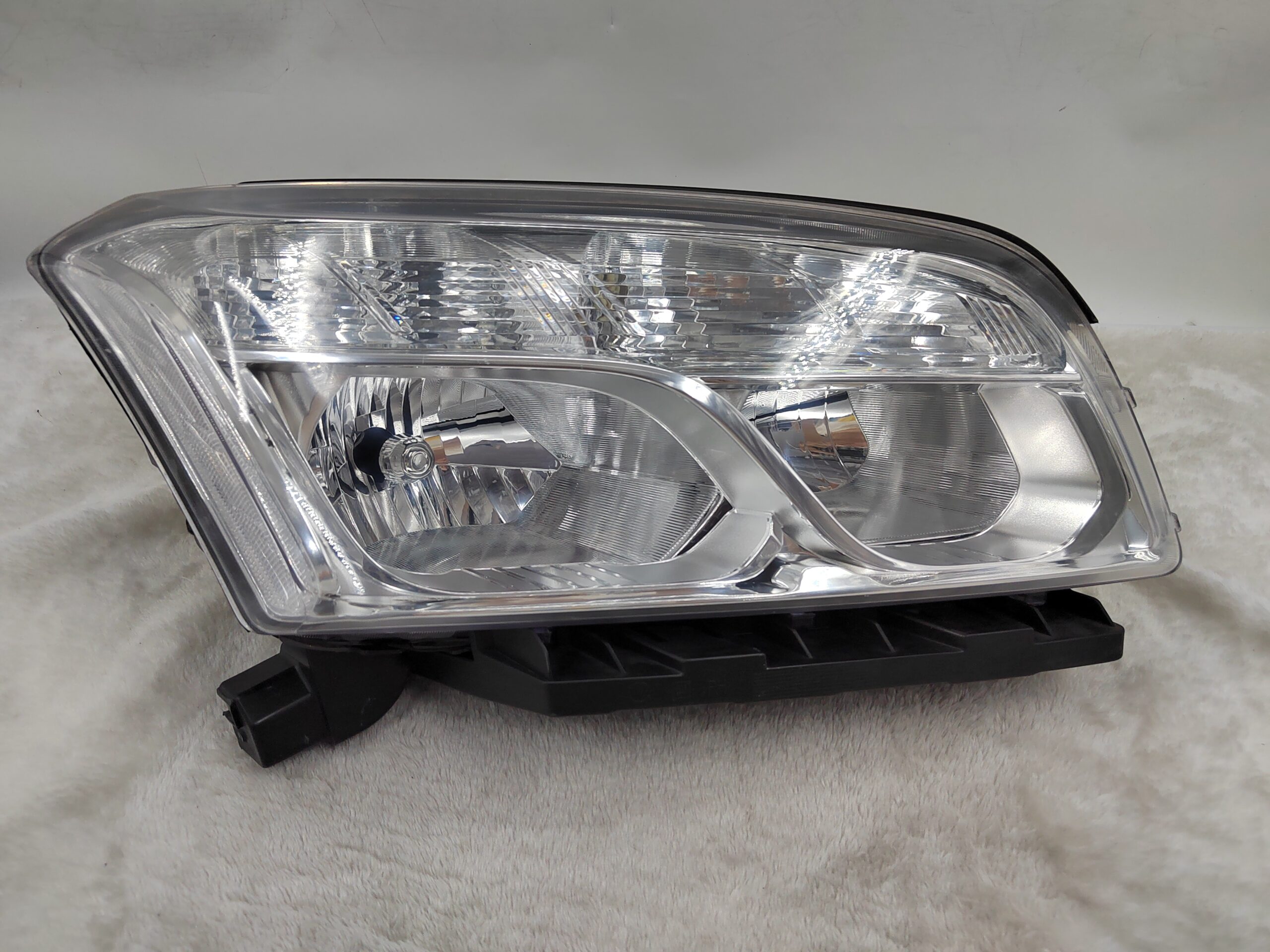 HOLDEN TRAX 2013-2016 HALOGEN R.H.S HEADLIGHT ASSEMBLY