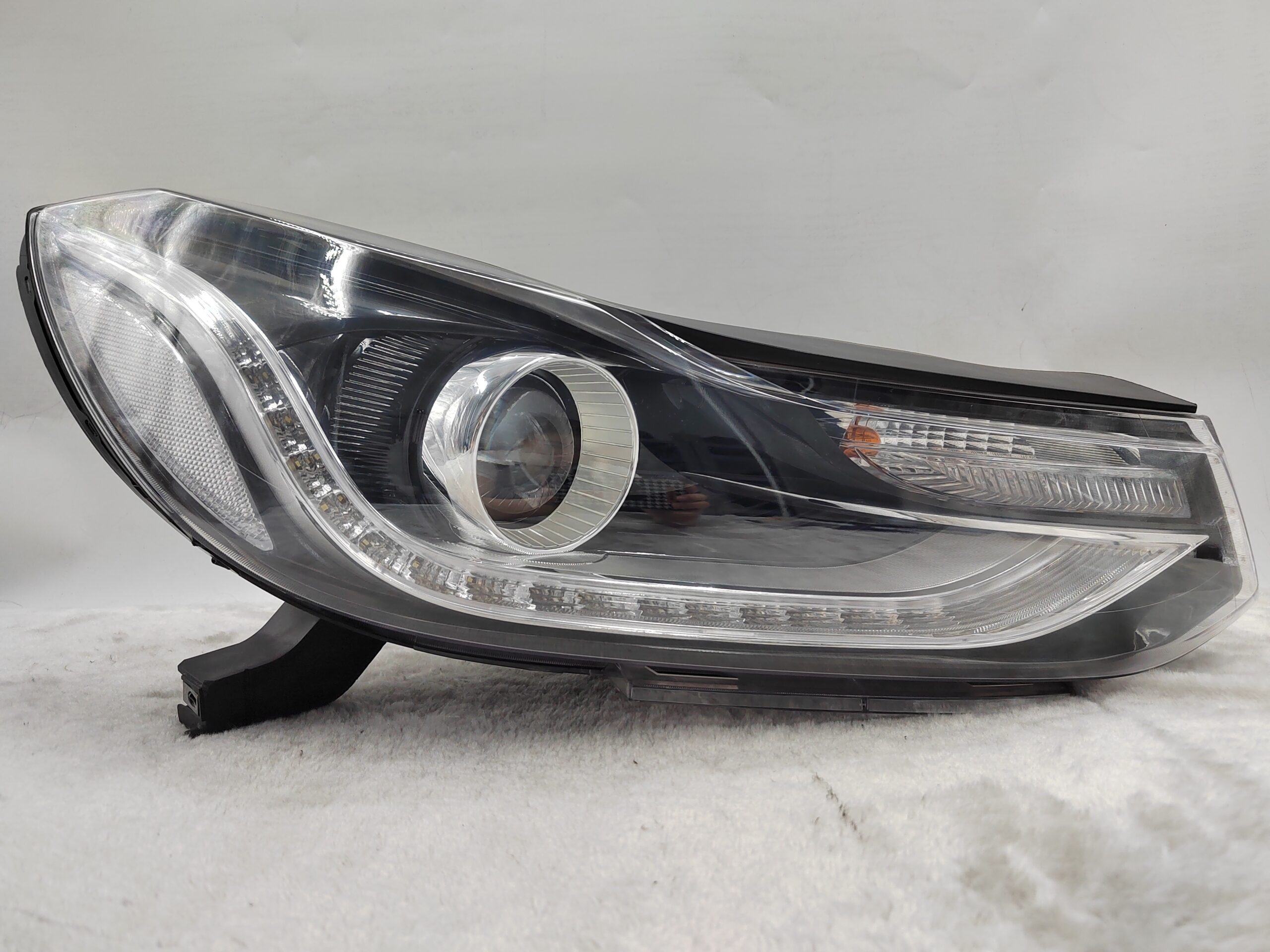 HOLDEN TRAX 2017-2023 LENS HALOGEN R.H.S HEADLIGHT ASSEMBLY