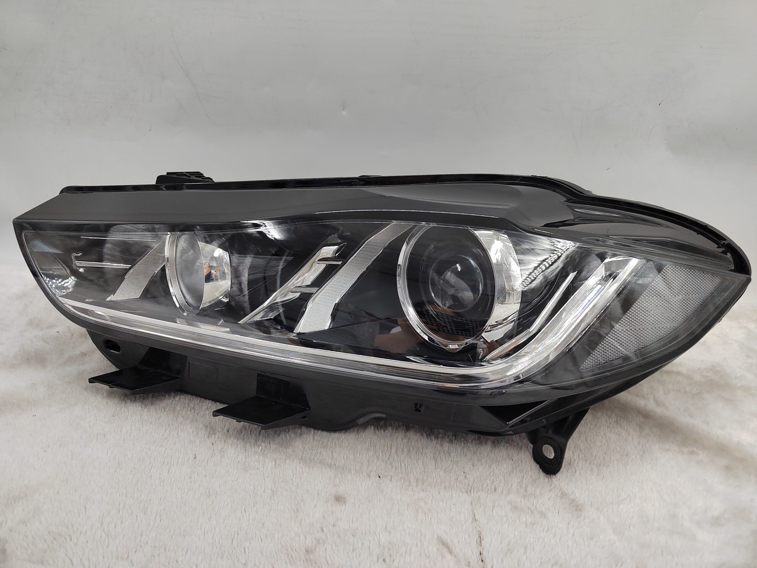 JAGUAR XE 2014-2018 XENON L.H.S HEADLIGHT ASSEMBLY