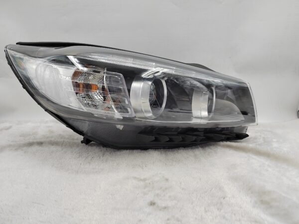 KIA SORENTO 2019-2020 XENON R.H.S HEADLIGHT ASSEMBLY