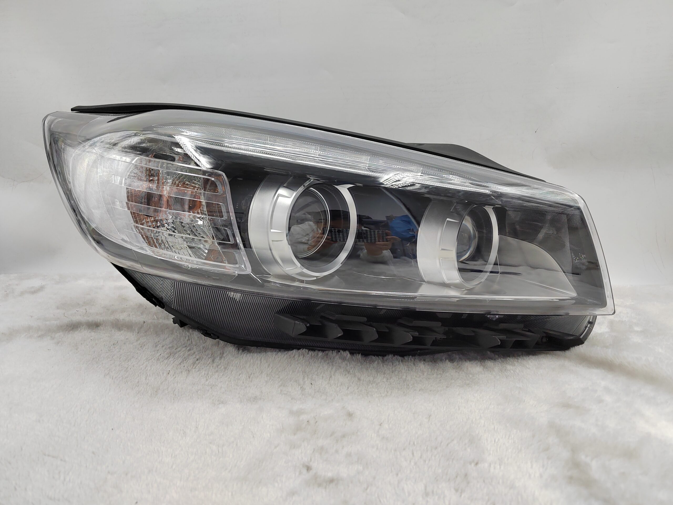 KIA SORENTO 2019-2020 XENON R.H.S HEADLIGHT ASSEMBLY