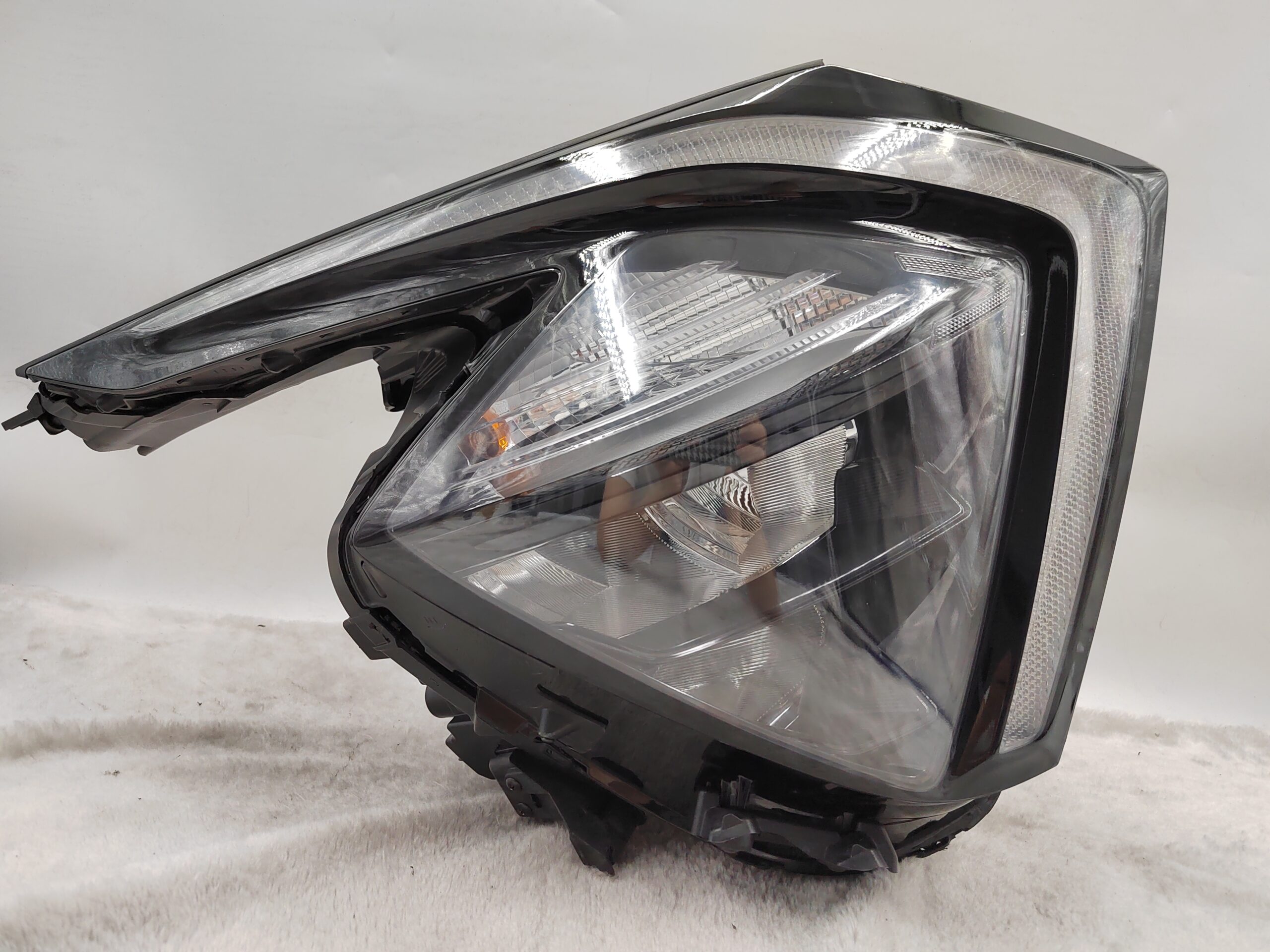 KIA SPORTAGE 2022-2024 LED R.H.S HEADLIGHT ASSEMBLY