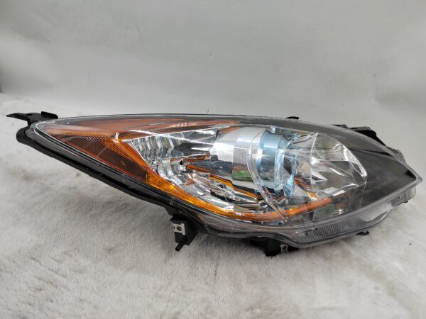 MAZDA 3 2010-2013 HALOGEN R.H.S HEADLIGHT ASSEMBLY