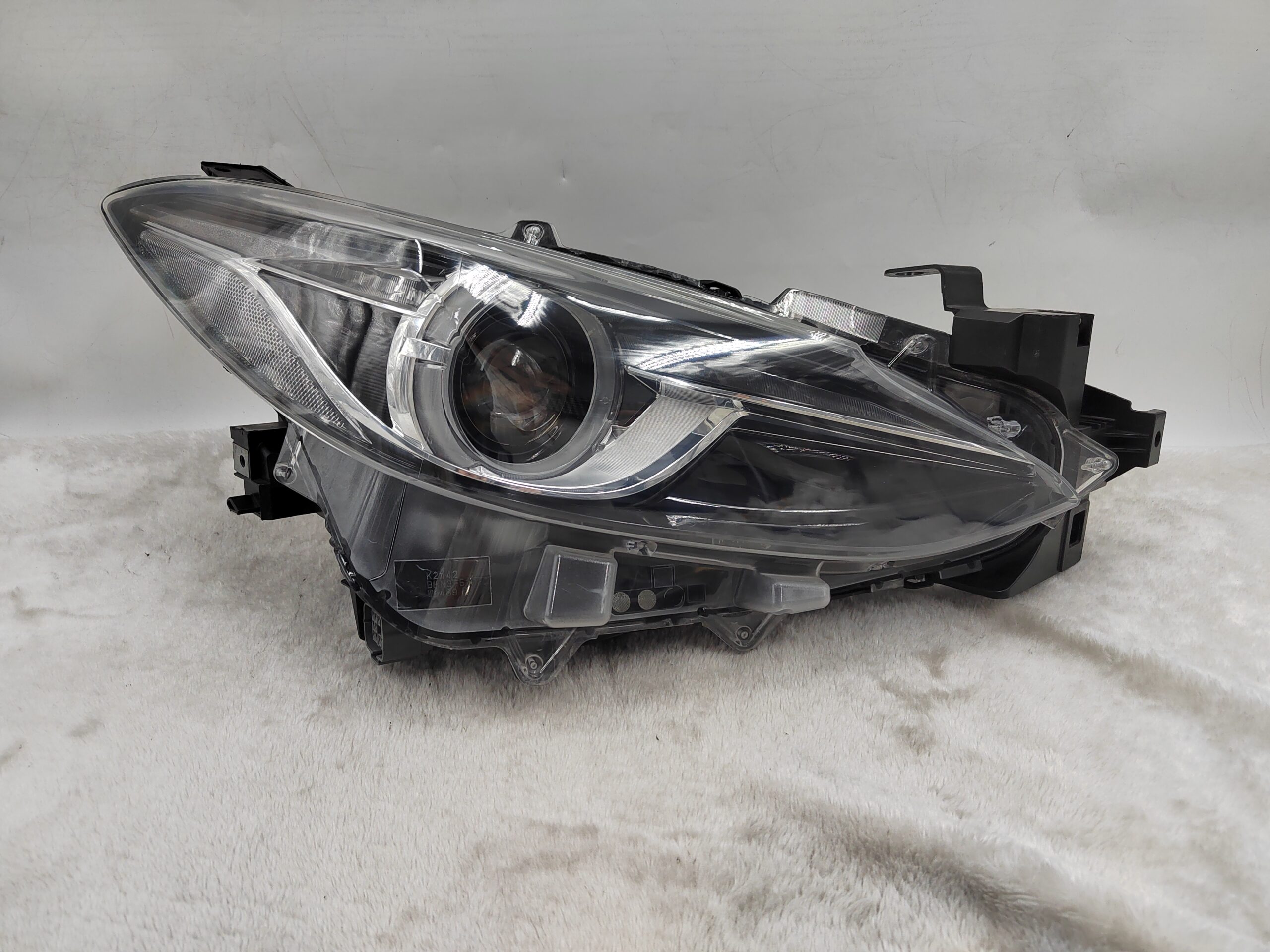 MAZDA 3 2013-2017 XENON R.H.S HEADLIGHT ASSEMBLY