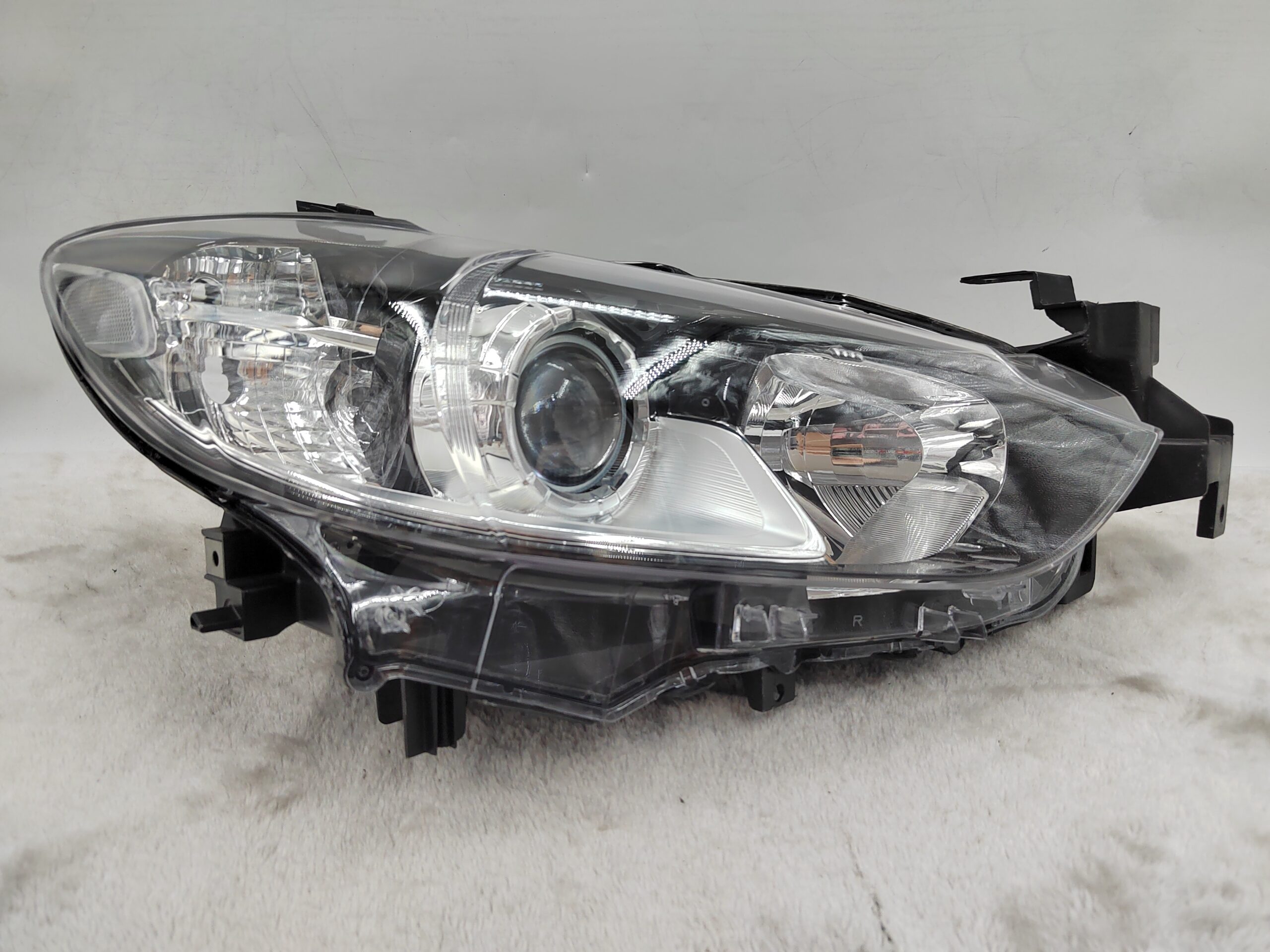 MAZDA 6 2013-2014 HALOGEN R.H.S HEADLIGHT ASSEMBLY