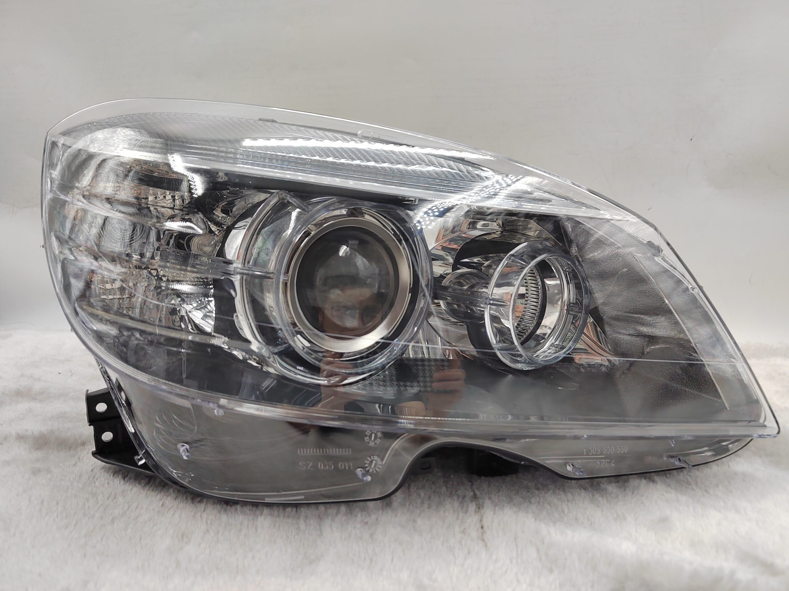 MERCEDES-BENZ C-CLASS W204 2007-2011 XENON R.H.S HEADLIGHT ASSEMBLY