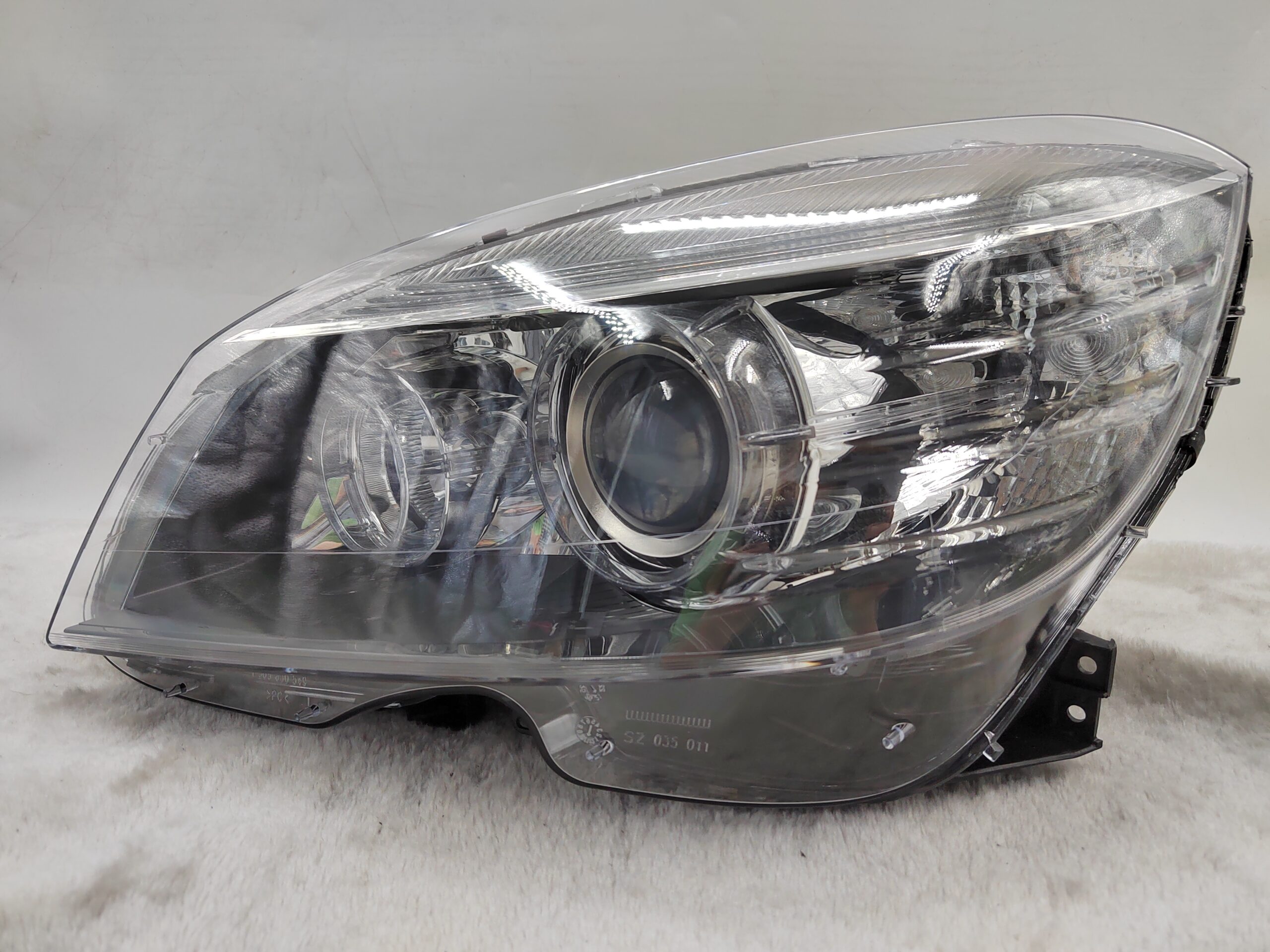 MERCEDES-BENZ C-CLASS W204 2007-2011 XENON L.H.S HEADLIGHT ASSEMBLY