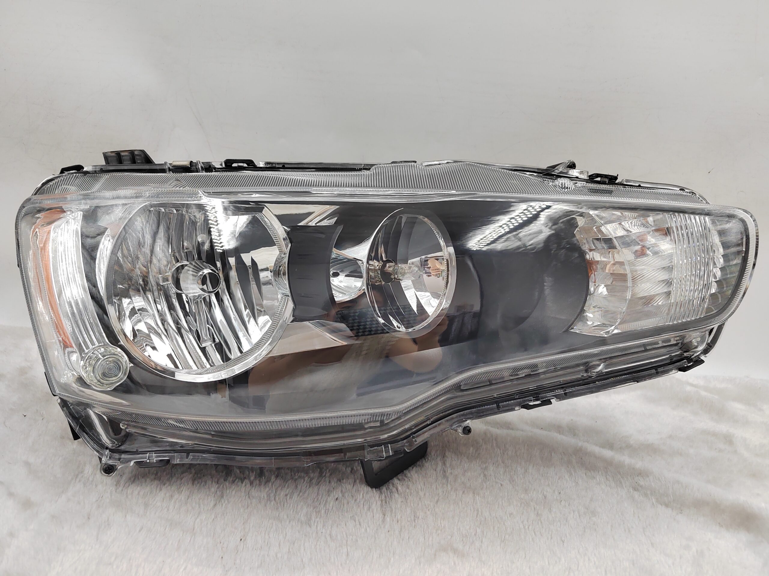 MITSUBISHI LANCER 2008-2018 HALOGEN R.H.S HEADLIGHT ASSEMBLY