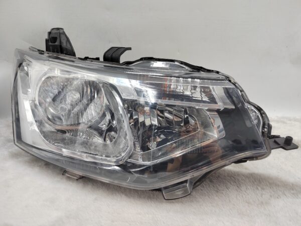 MITSUBISHI OUTLANDER 2013-2015 HALOGEN R.H.S HEADLIGHT ASSEMBLY