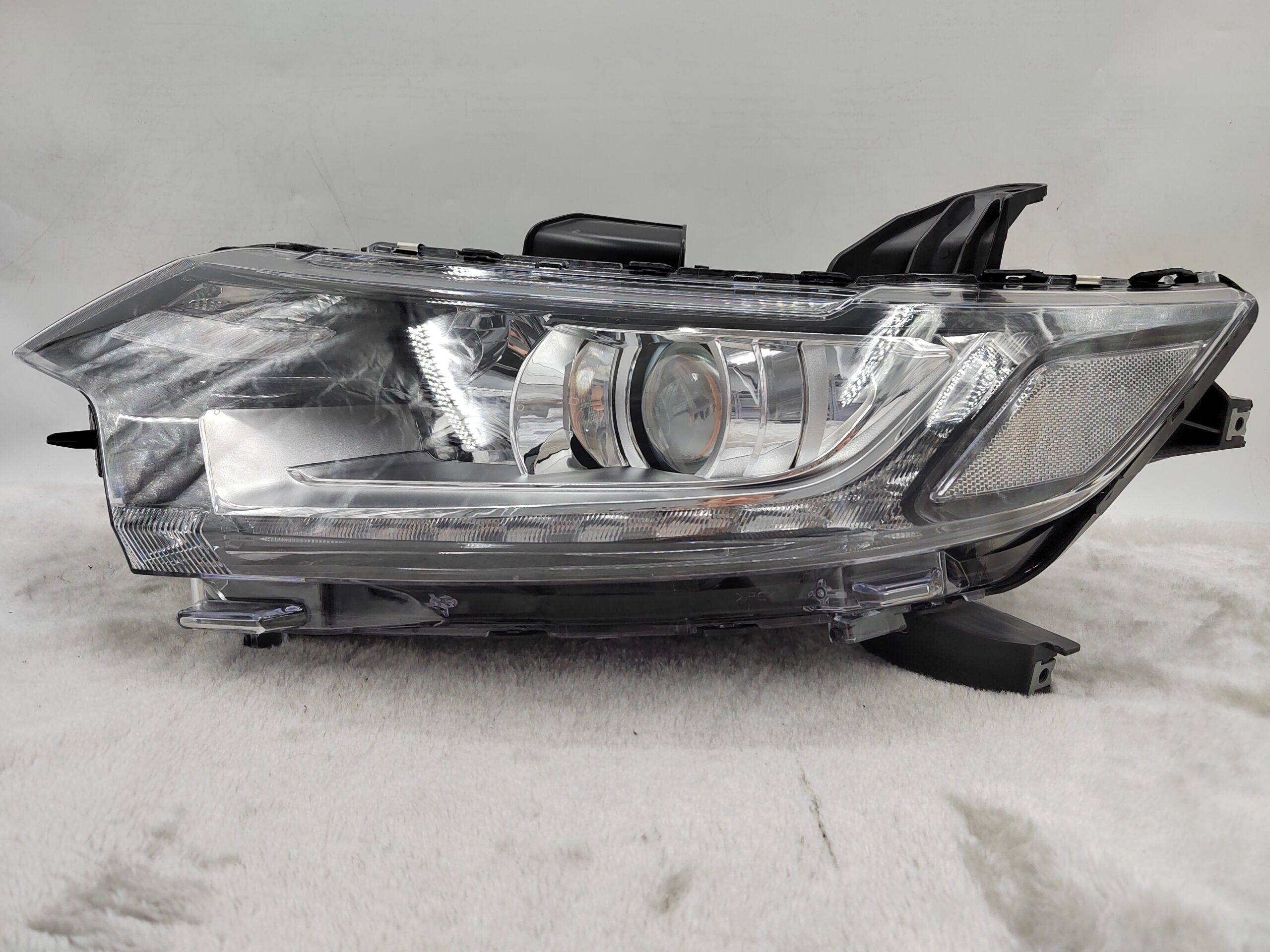 MITSUBISHI OUTLANDER 2016-2020 HALOGEN L.H.S HEADLIGHT ASSEMBLY