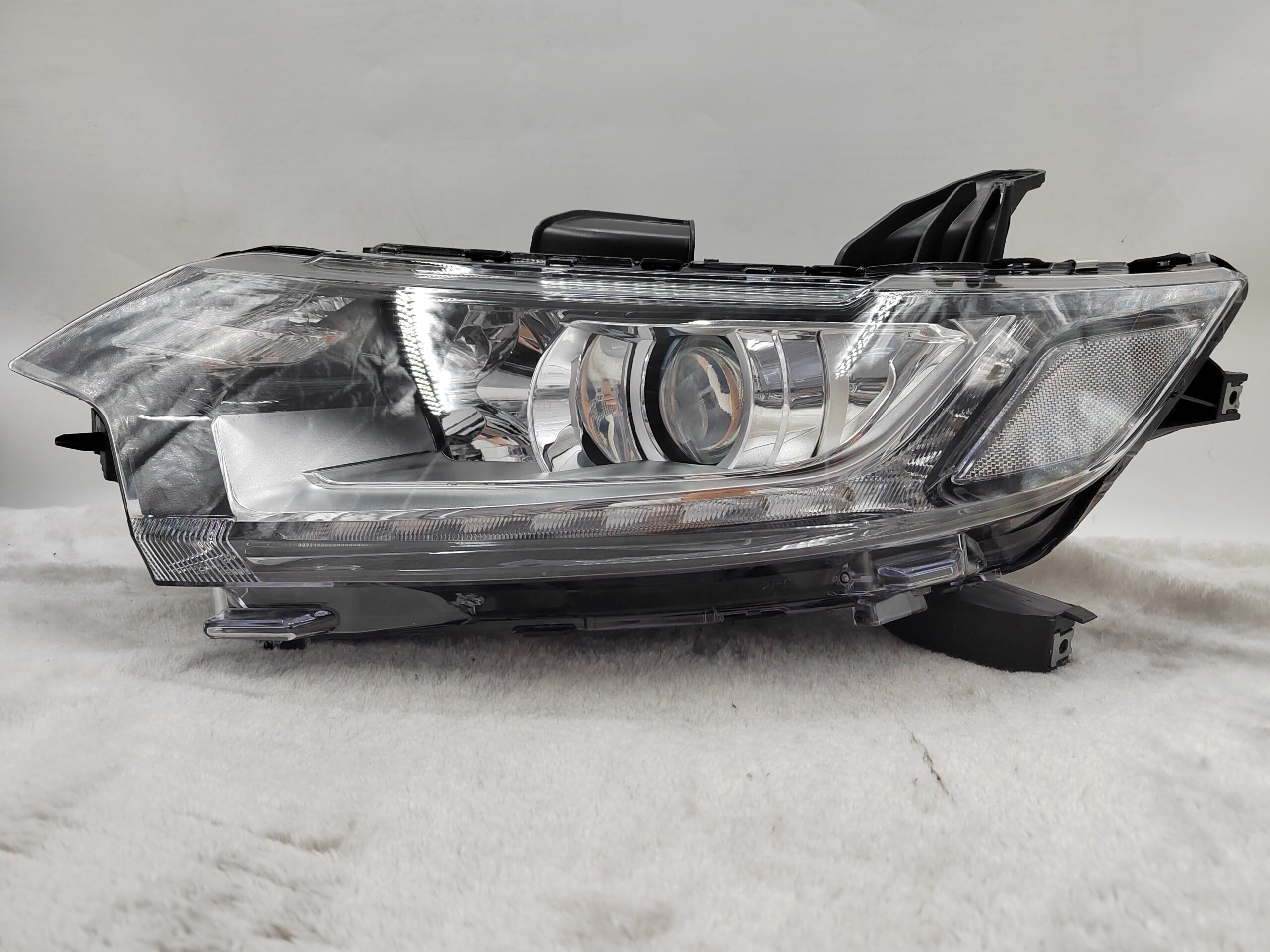 MITSUBISHI OUTLANDER 2016-2020 HALOGEN L.H.S HEADLIGHT ASSEMBLY