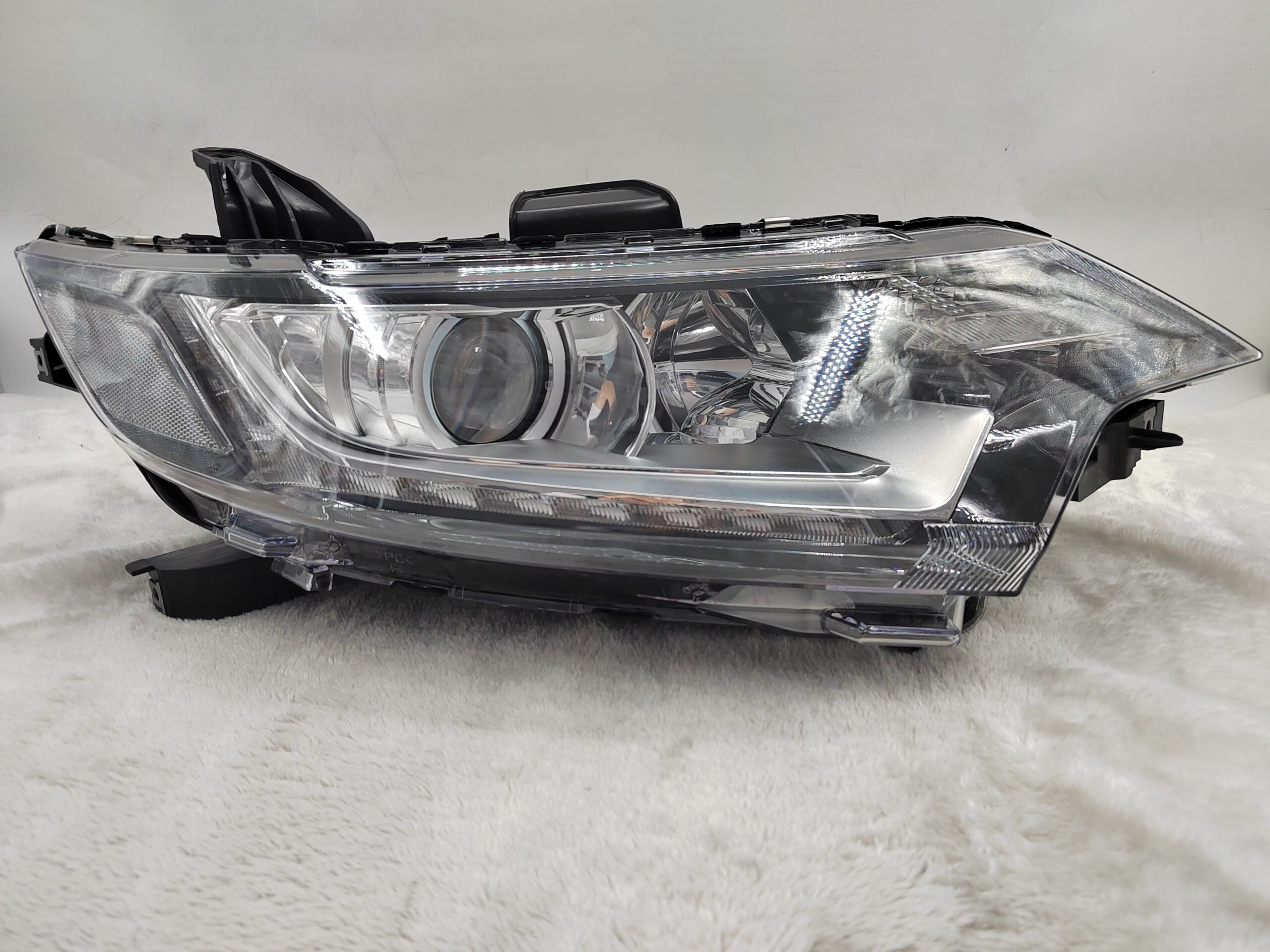 MITSUBISHI OUTLANDER 2016-2020 HALOGEN R.H.S HEADLIGHT ASSEMBLY