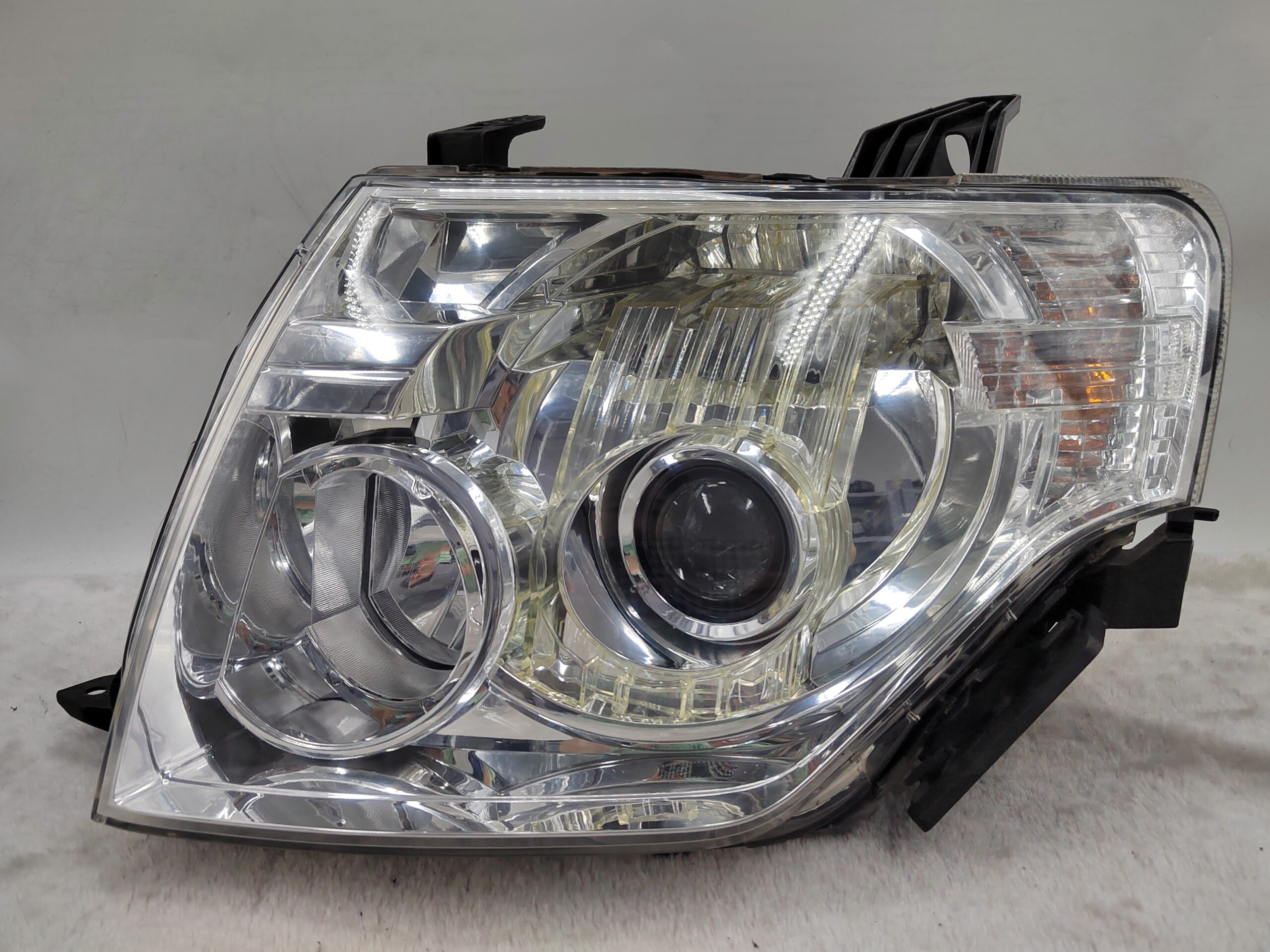 MITSUBISHI PAJERO 2007-2020 LENS XENON L.H.S HEADLIGHT ASSEMBLY