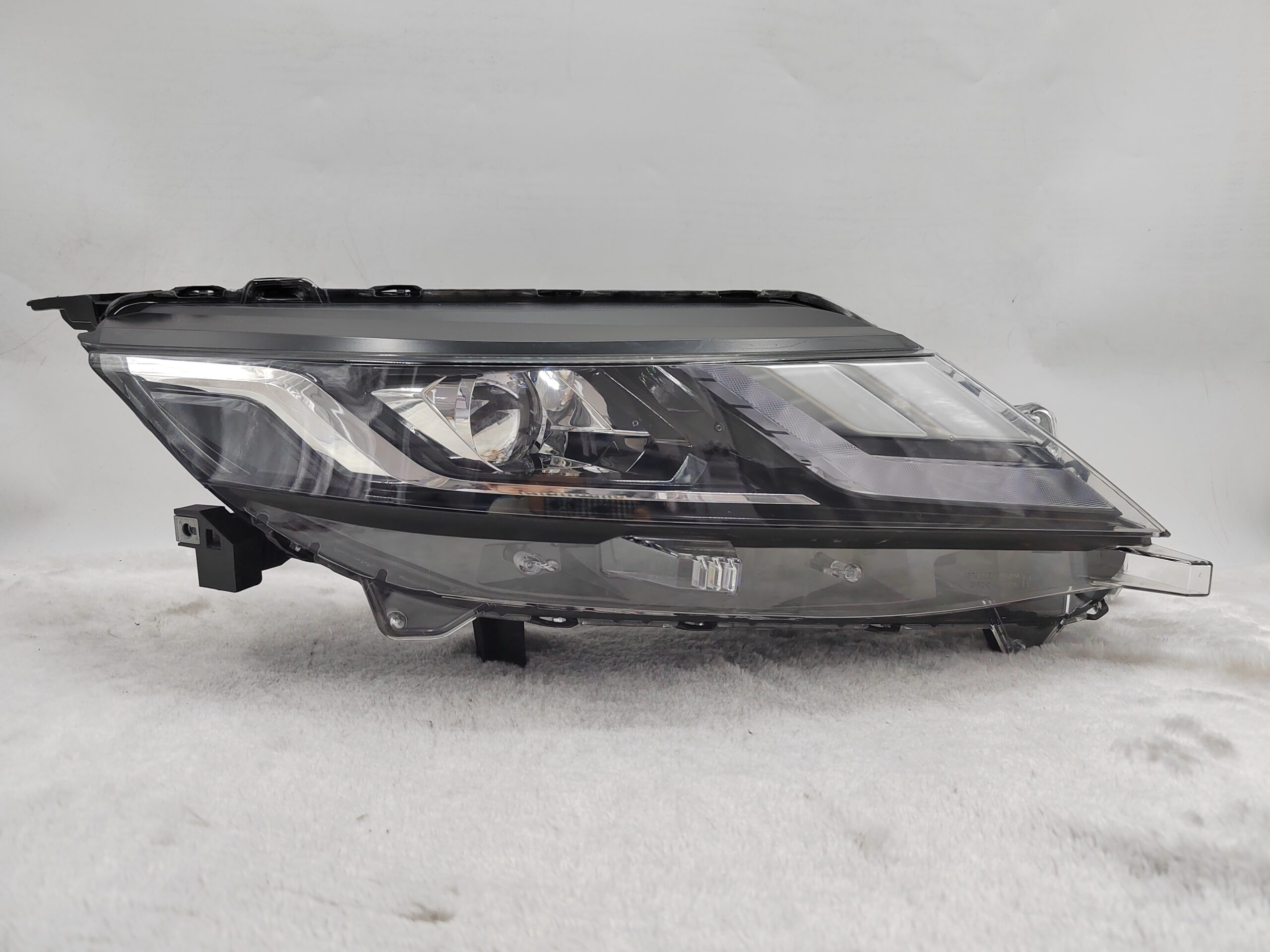 MITSUBISHI TRITON L200 2019-2023 LED R.H.S HEADLIGHT ASSEMBLY