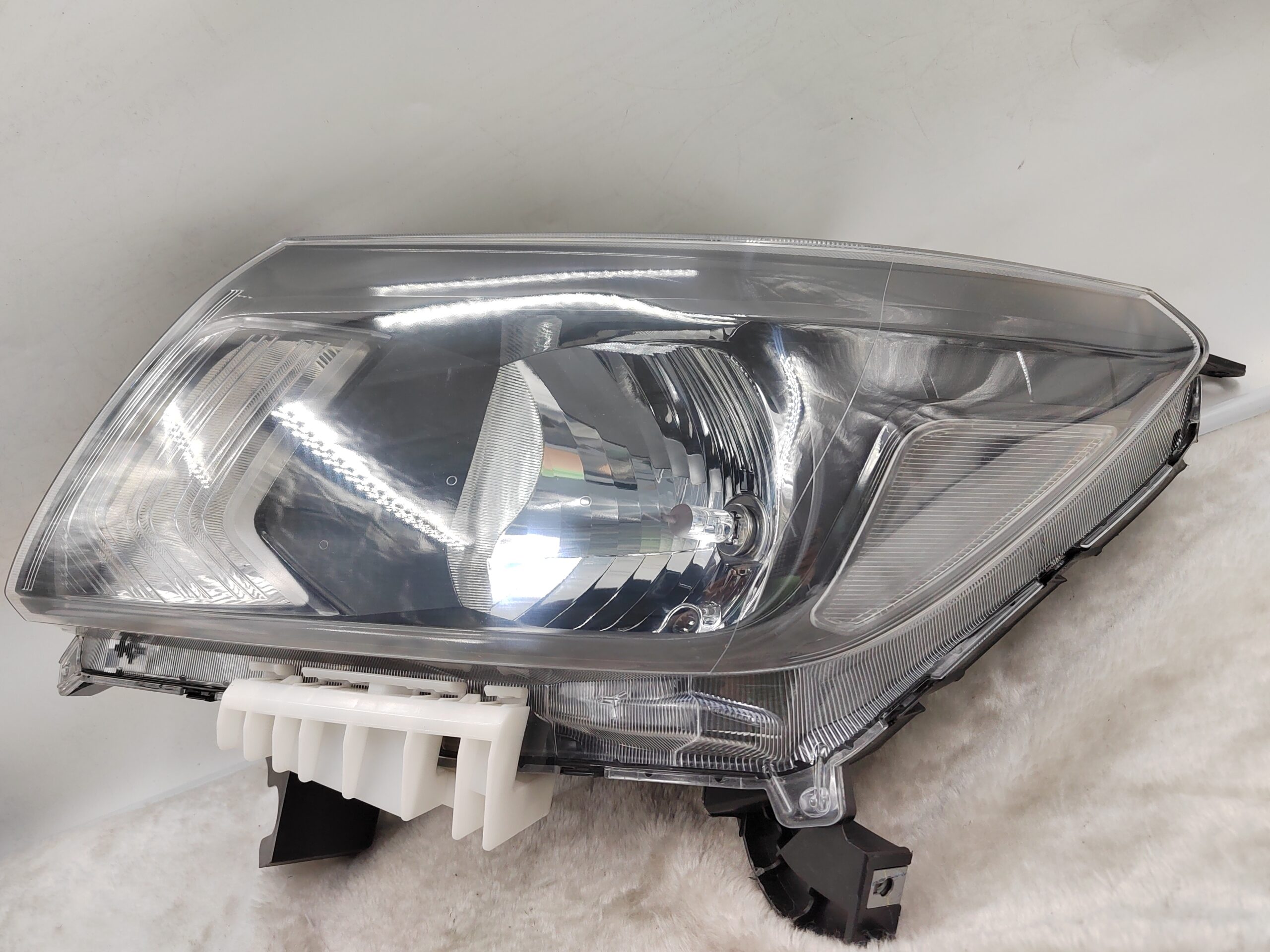 NISSAN NAVARA NP300 2015-2020 HALOGEN L.H.S HEADLIGHT ASSEMBLY