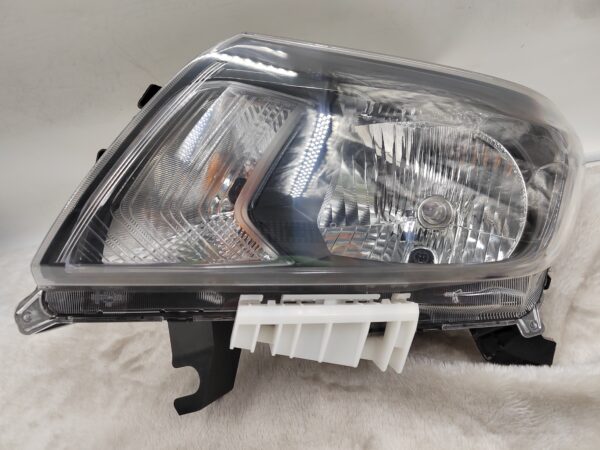 NISSAN NAVARA NP300 2015-2020 HALOGEN L.H.S HEADLIGHT ASSEMBLY