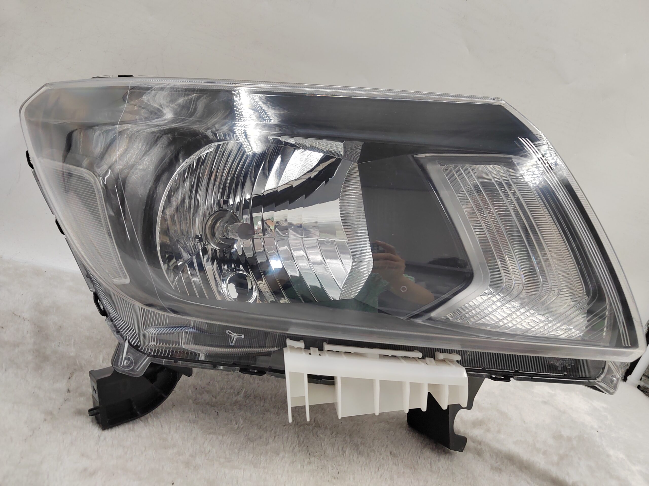 NISSAN NAVARA NP300 2015-2020 HALOGEN R.H.S HEADLIGHT ASSEMBLY