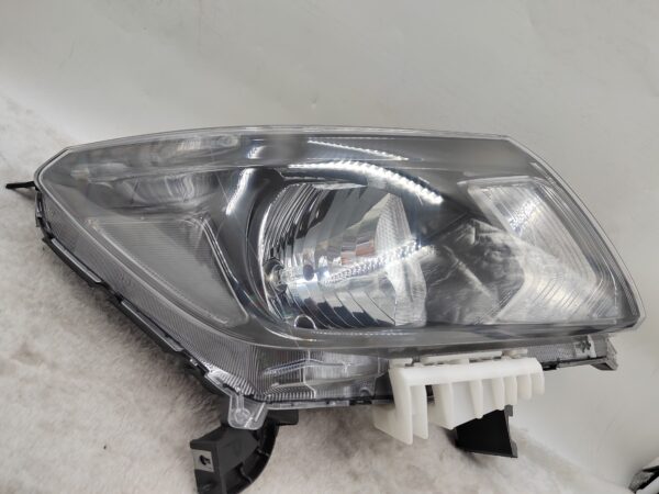 NISSAN NAVARA NP300 2015-2020 HALOGEN R.H.S HEADLIGHT ASSEMBLY