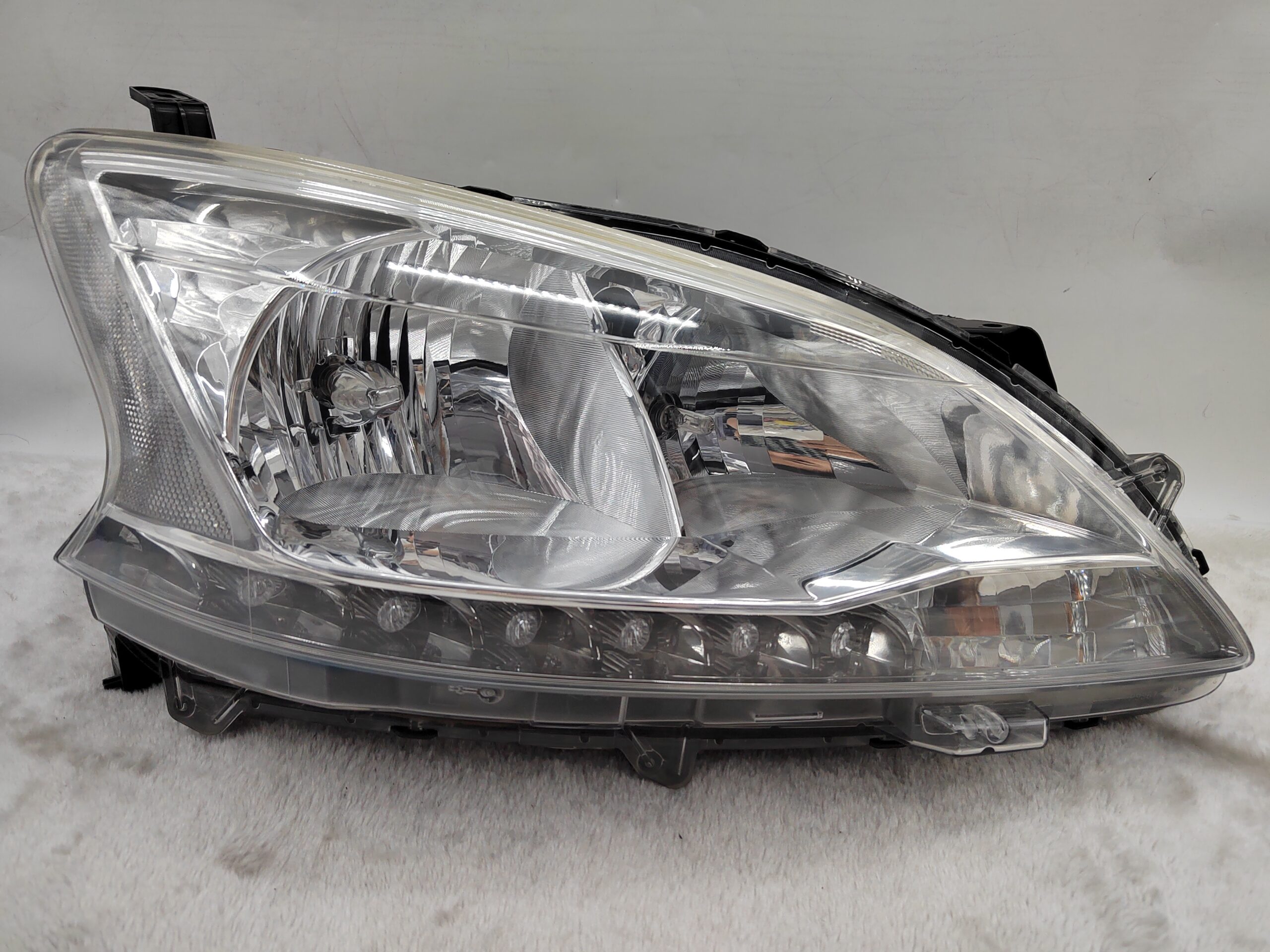 NISSAN SENTRA PULSAR 2013-2015 HALOGEN R.H.S HEADLIGHT ASSEMBLY