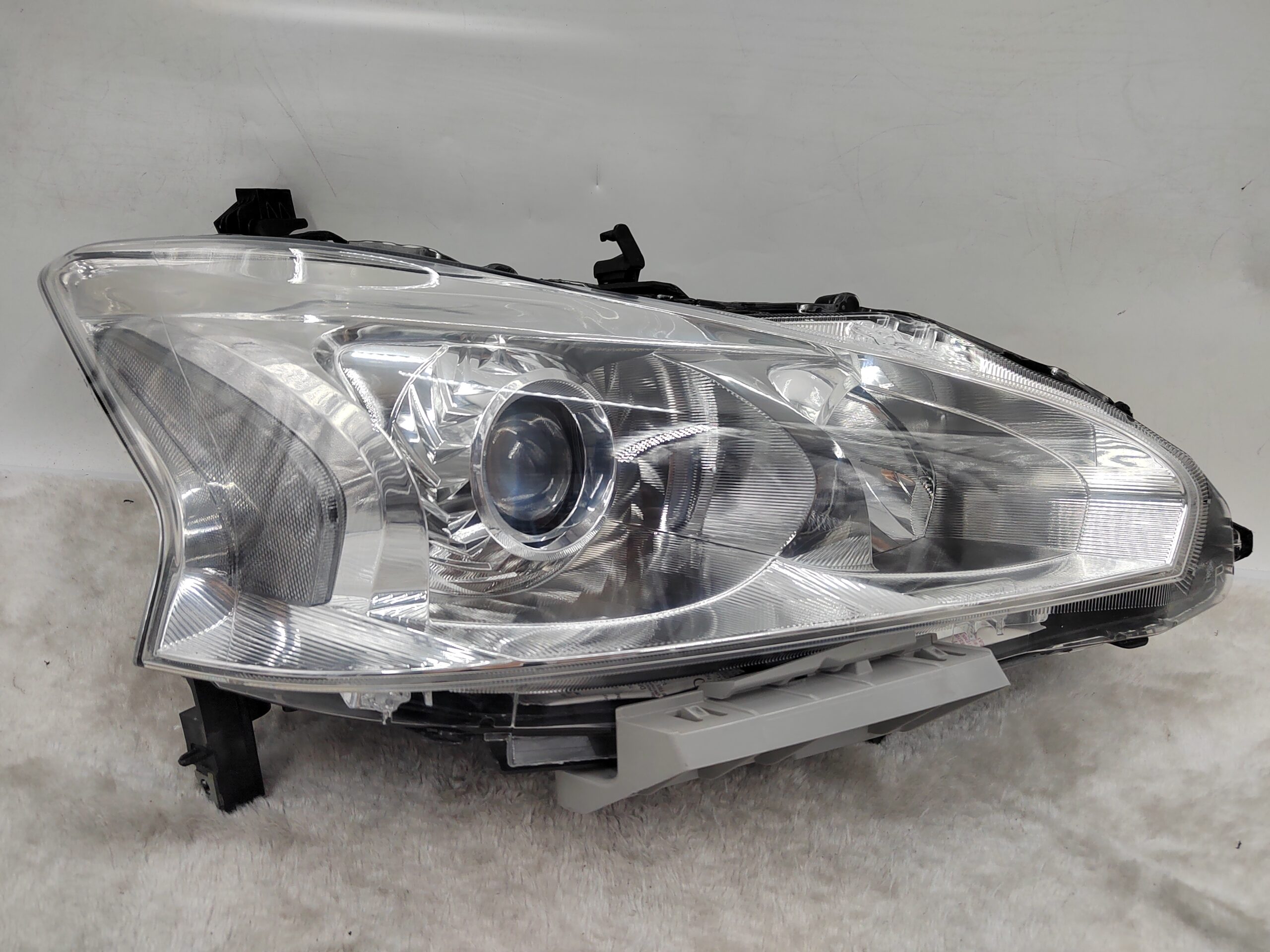 NISSAN TEANA MAXIMA 2014-2017 HALOGEN R.H.S HEADLIGHT ASSEMBLY