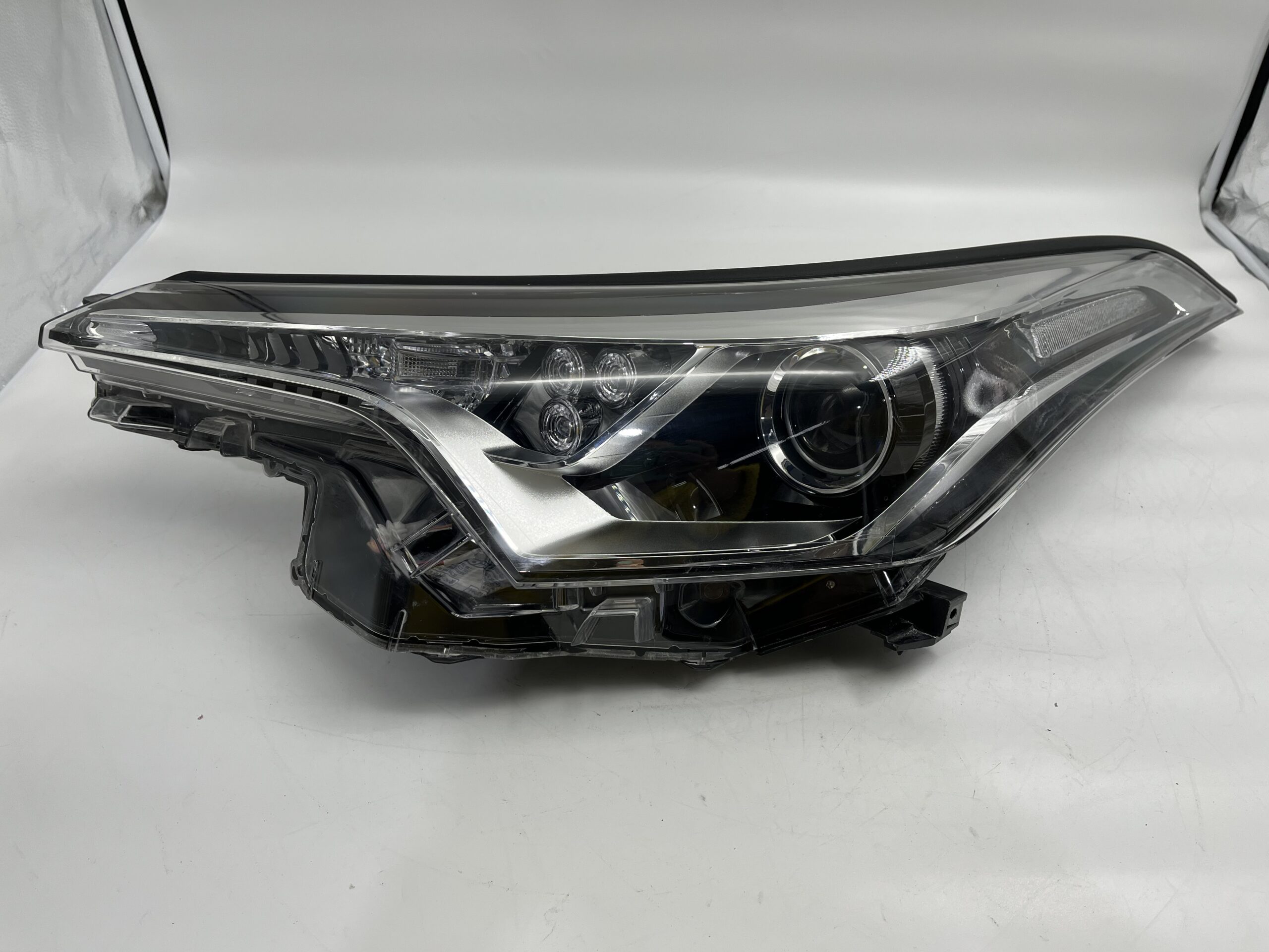 TOYOTA C-HR 2016-2019 HALOGEN L.H.S HEADLIGHT ASSEMBLY