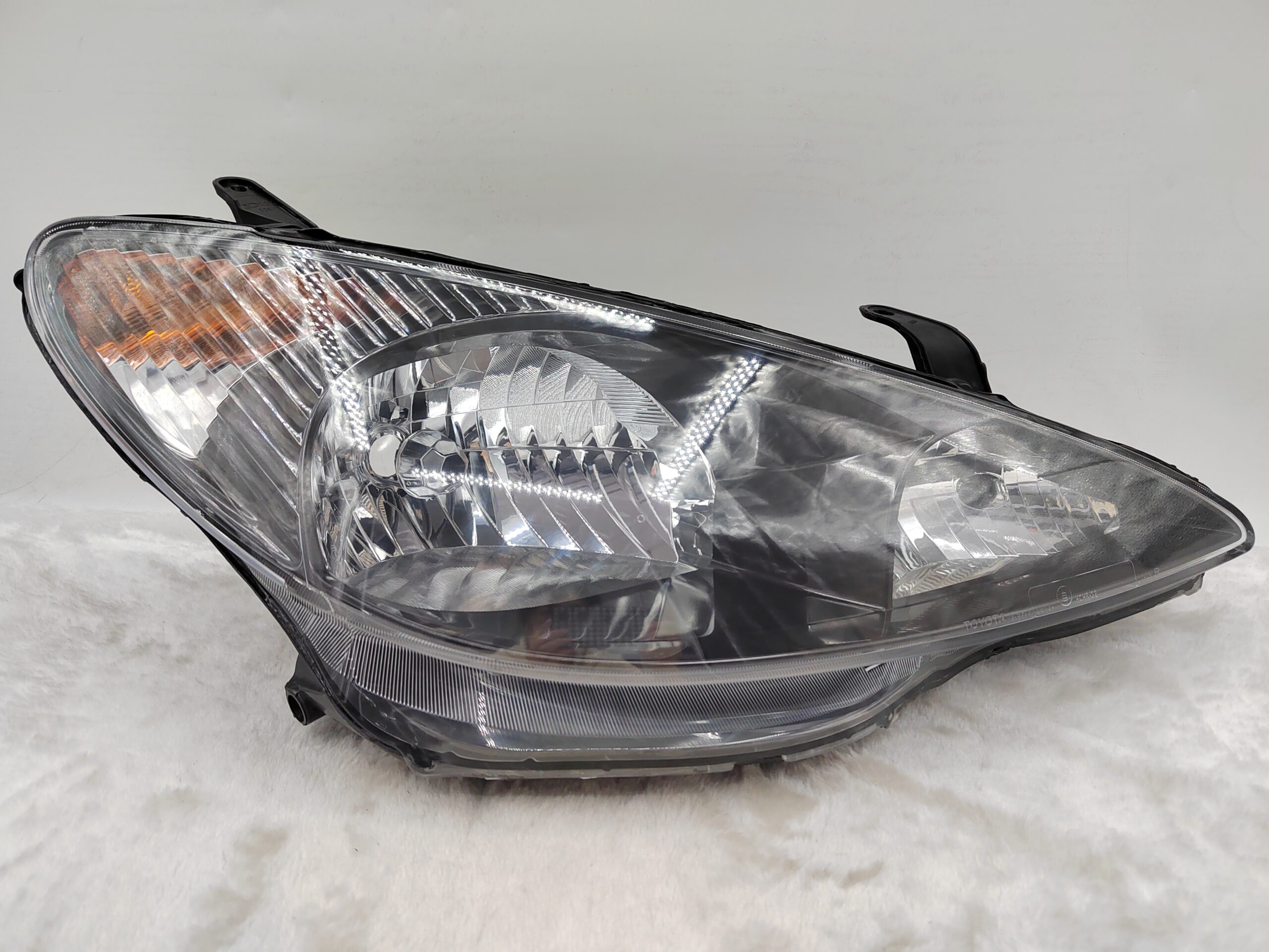 TOYOTA ESTIMA ACR30 2000-2002 HALOGEN R.H.S HEADLIGHT ASSEMBLY