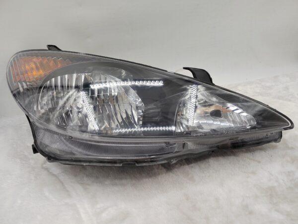 TOYOTA ESTIMA ACR30 2000-2002 HALOGEN R.H.S HEADLIGHT ASSEMBLY