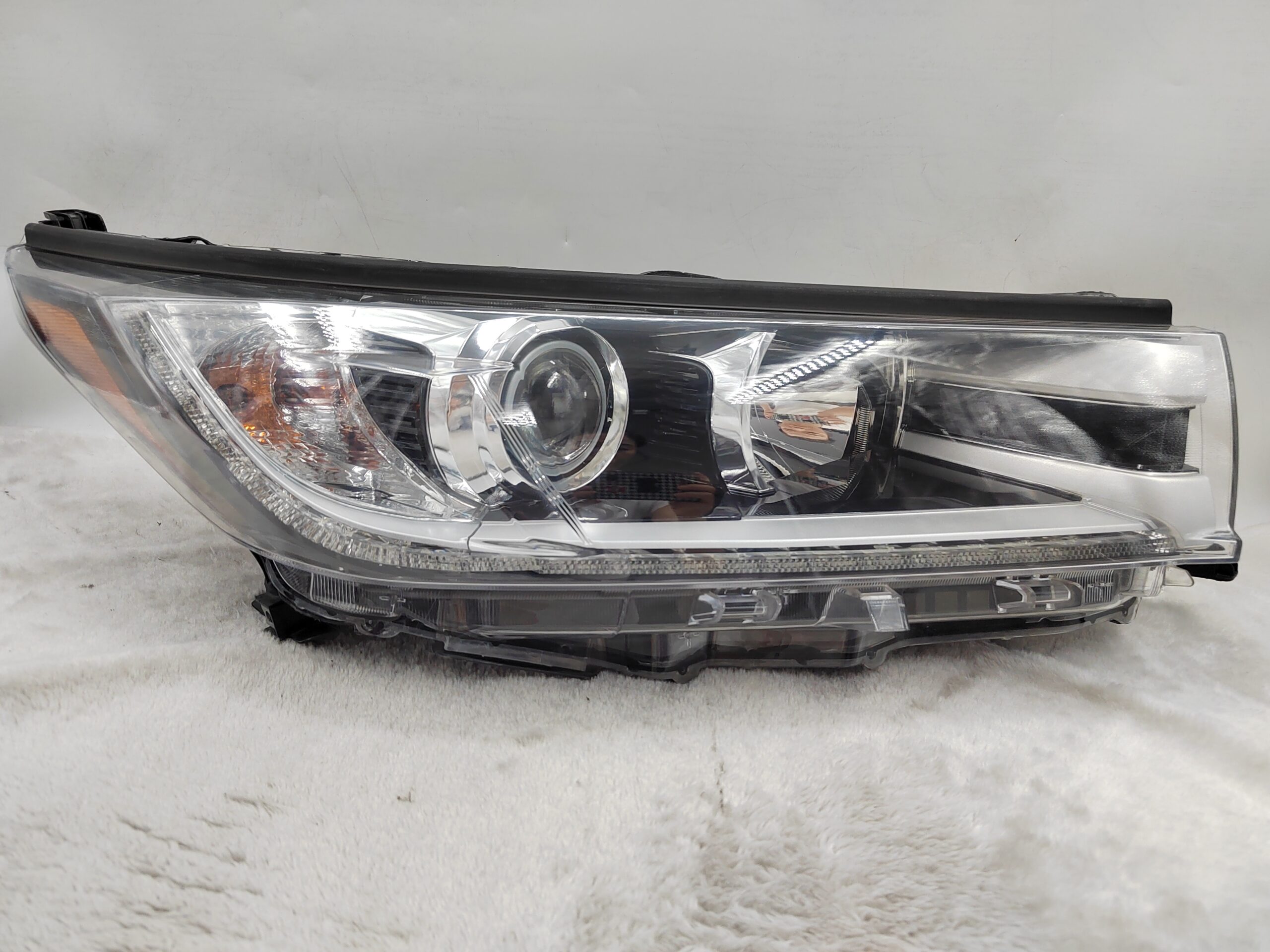 TOYOTA KLUGER 2017-2019 HALOGEN R.H.S HEADLIGHT ASSEMBLY