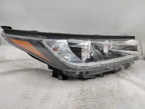 TOYOTA KLUGER 2017-2019 HALOGEN R.H.S HEADLIGHT ASSEMBLY